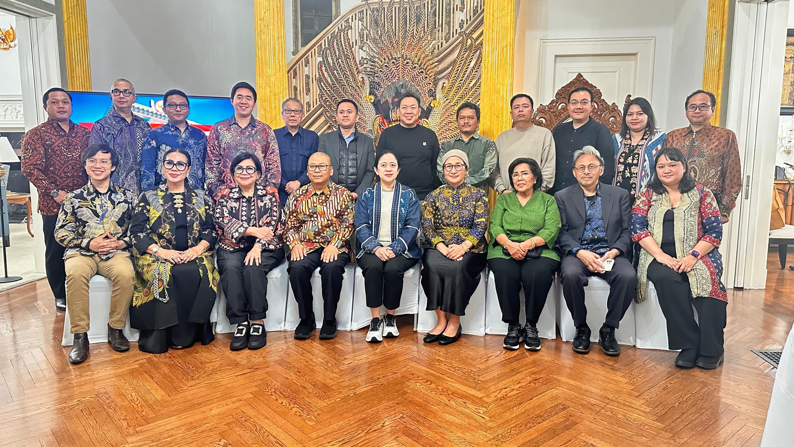 Ketua DPR RI Puan Maharani dalam kunjungan kerjanya di Amerika Serikat (AS), bertemu serta berdialog dengan diaspora Indonesia yang tinggal wilayah San Francisco, California di KJRI San Francisco, Sabtu (14/6/2025). Foto : Ist/Andri.