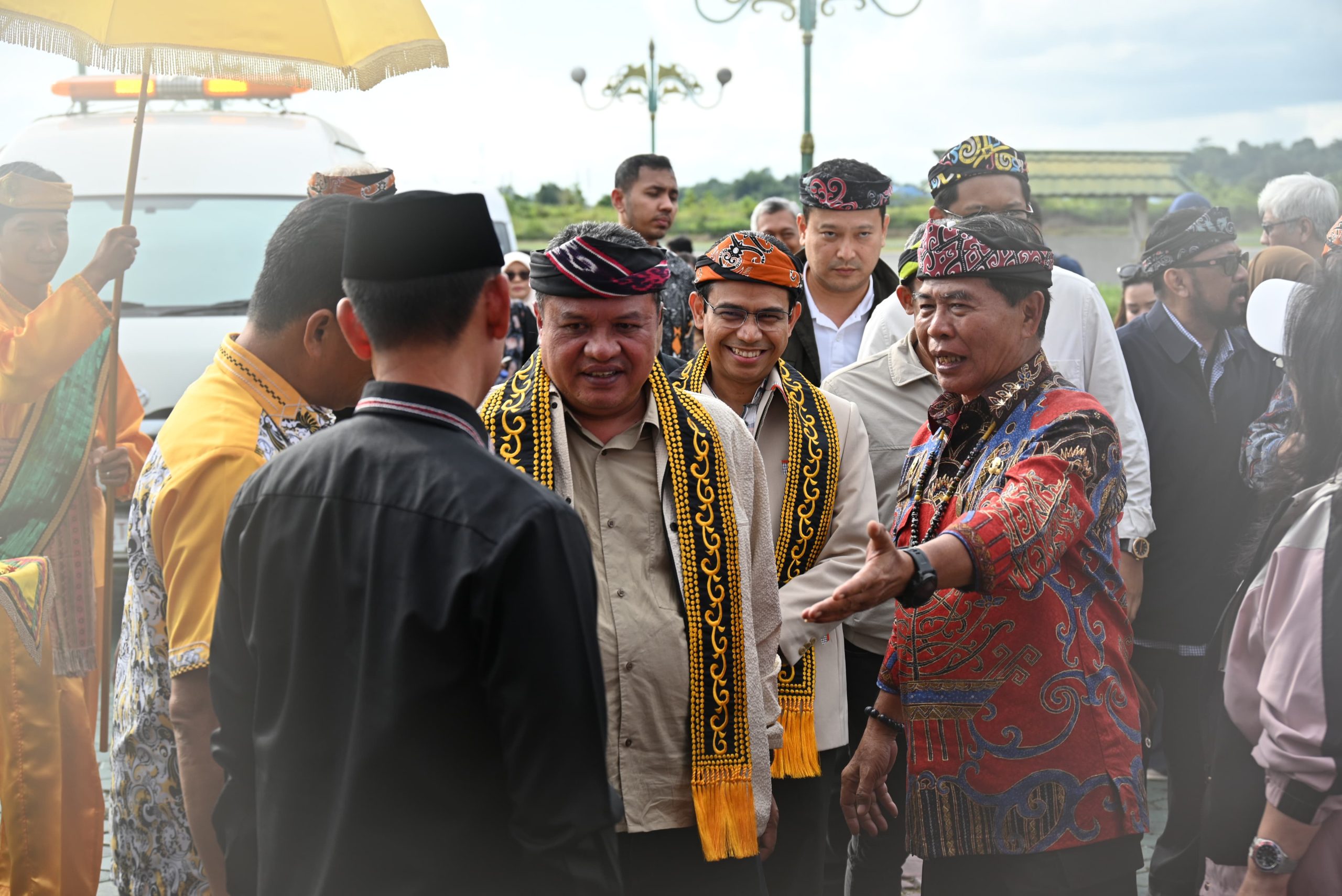 Wakil Ketua Komisi VII DPR RI Lamhot Sinaga (tengah) saat kunjungan kerja masa reses Komisi VII di Tanjung Selor, Kamis (19/6/2025). Foto: Agung/vel.