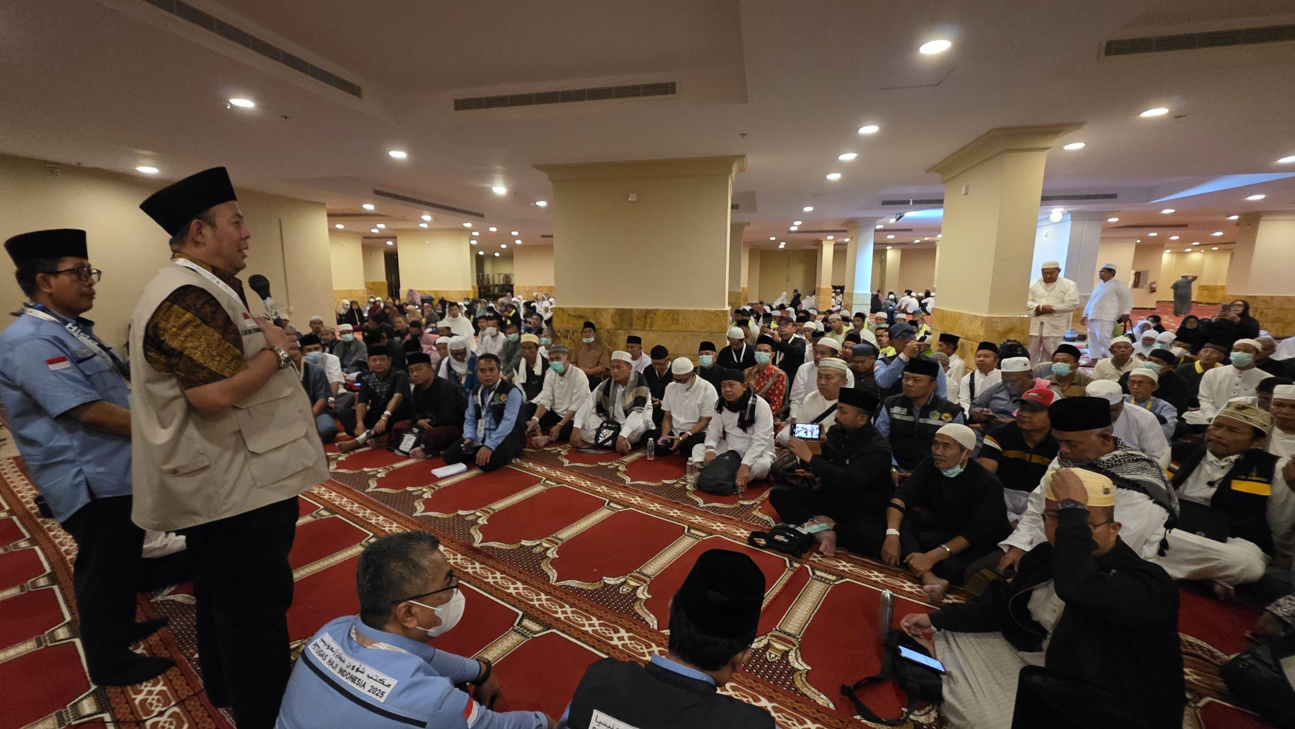Ketua Tim Pengawas (Timwas) Haji DPR RI, Cucun Ahmad Syamsurijal, saat meninjau langsung ke pemondokan jemaah haji Indonesia di Sektor 7, tepatnya di Hotel 701 Burj Al Wahdah Al Mutamayyiz, Makkah, Selasa (3/6/2025). Foto: ubed/vel.