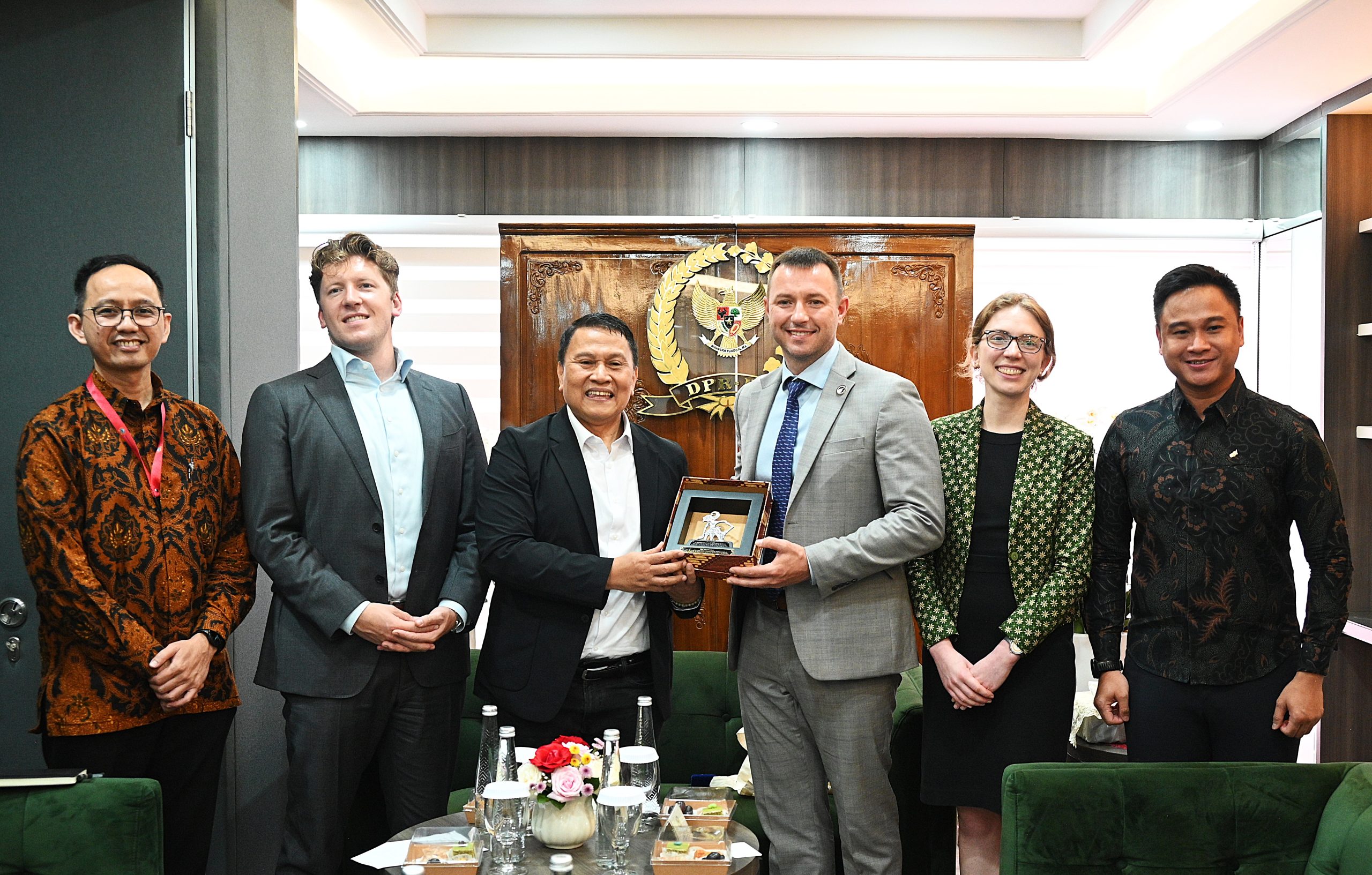 Ketua Badan Kerja Sama Antar-Parlemen (BKSAP) DPR RI, Mardani Ali Sera menerima kunjungan Direktur Congress Office for International Leadership (COIL) dari Kongres Amerika Serikat di DPR, Senayan, Jakarta, Selasa (10/6/2025). Foto : Puntho/Andri.