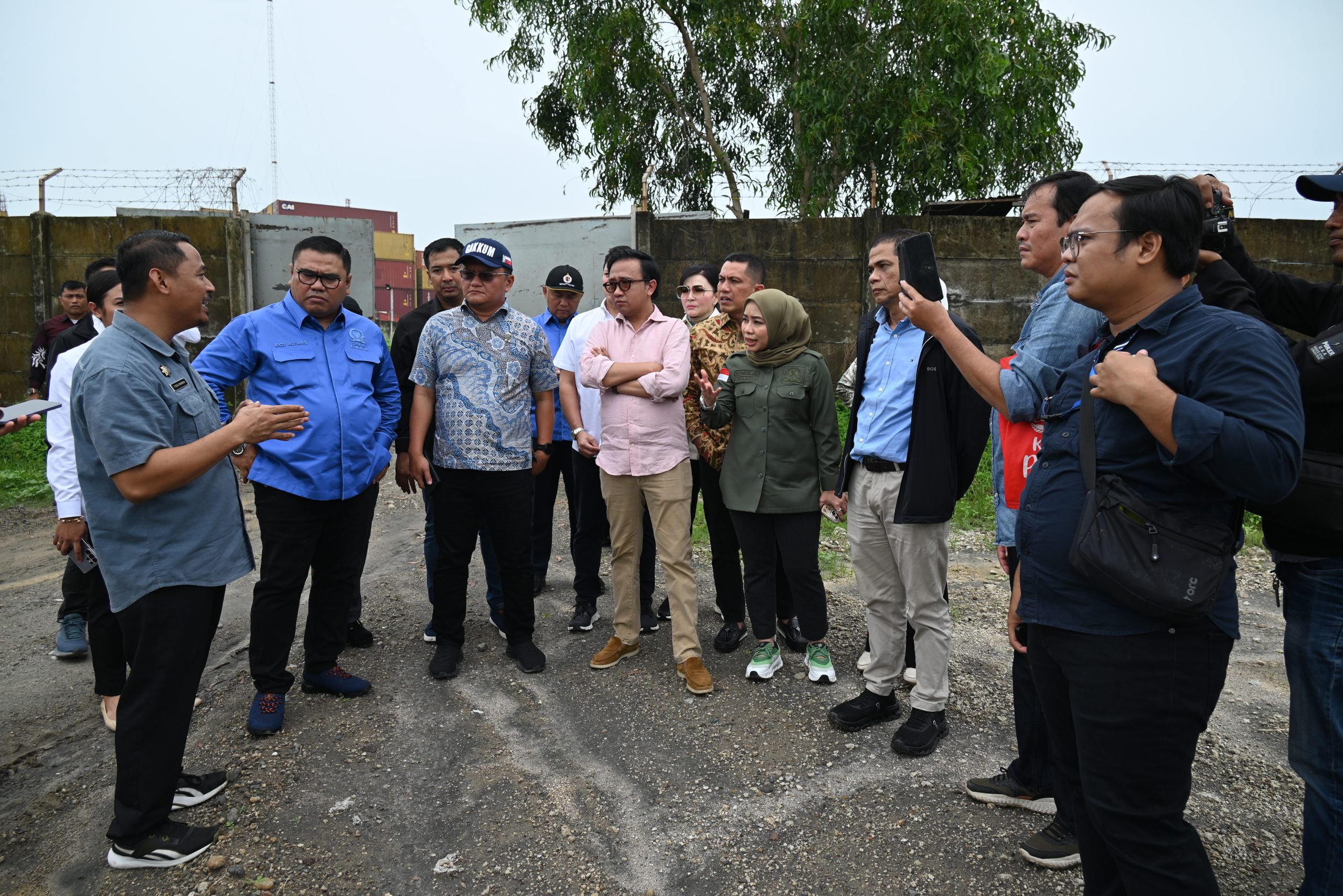 Anggota Komisi XII DPR RI Ratna Juwita saat mengikuti sidak ke kawasan industri sekitar Pelabuhan Belawan, Sumut, Jumat (20/6/2025). Foto: Tasya/vel.