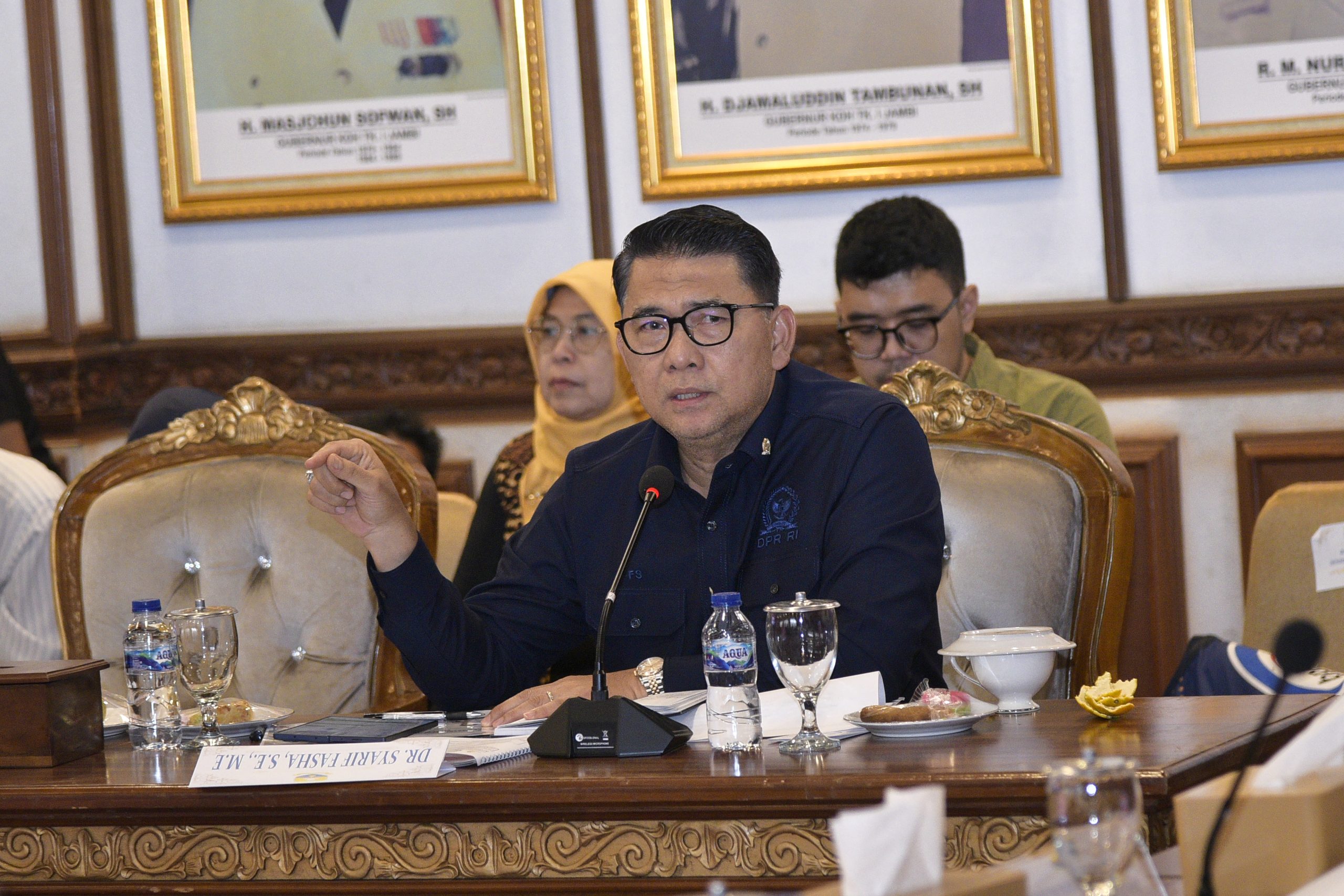 Anggota Komisi XII DPR RI Syarif Fasha saat pendalaman di pertemuan Kunker Reses Komisi XII di Kantor Gubernur Jambi, Jambi, Kamis(19/06/2025). Foto: Munchen/vel.