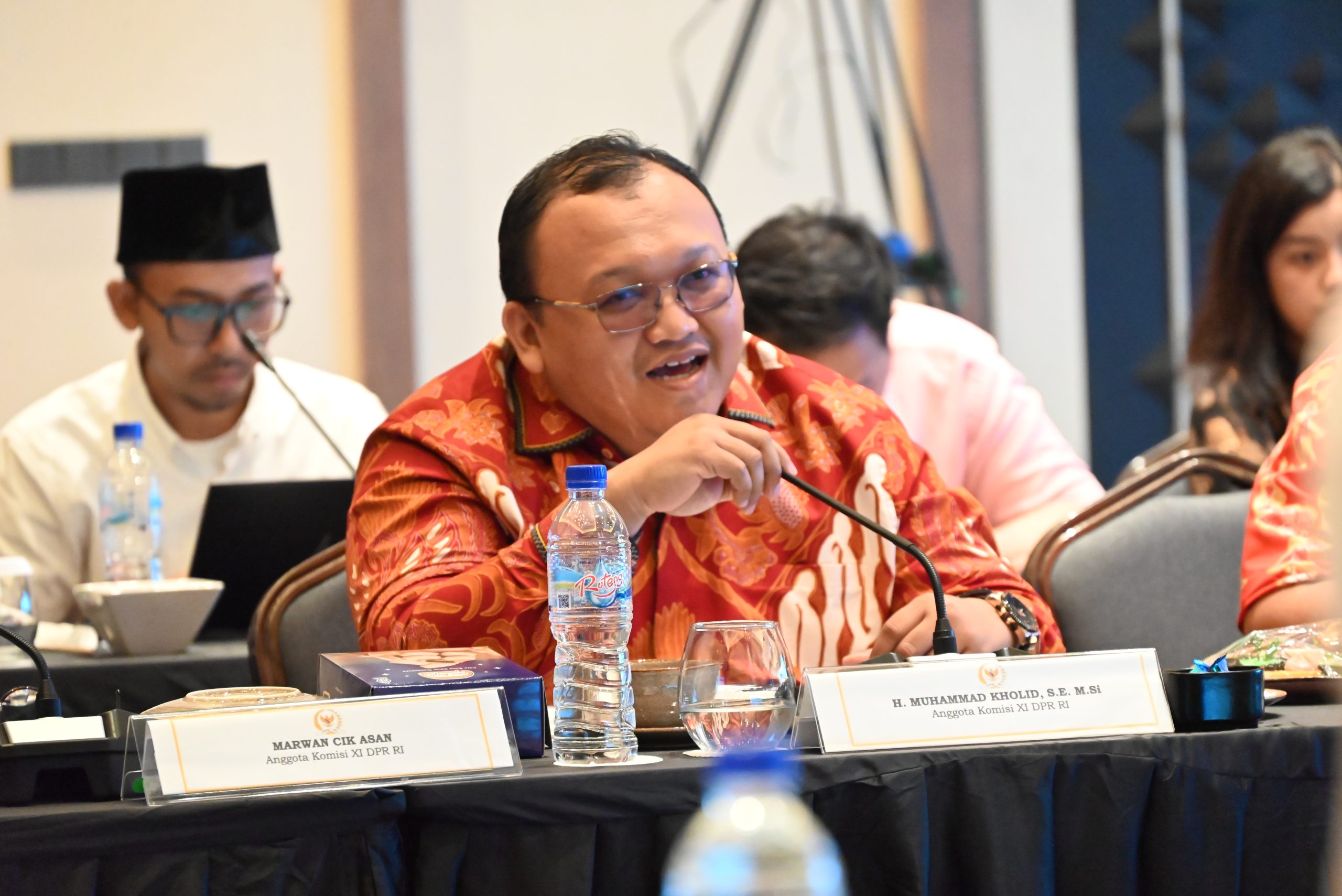 Anggota Komisi XI DPR RI, Muhammad Kholid, saat pertemuan Kunjungan Kerja Komisi XI DPR RI di Manggarai Barat, NTT, Rabu (28/05/2025). Foto: Singgih/vel.