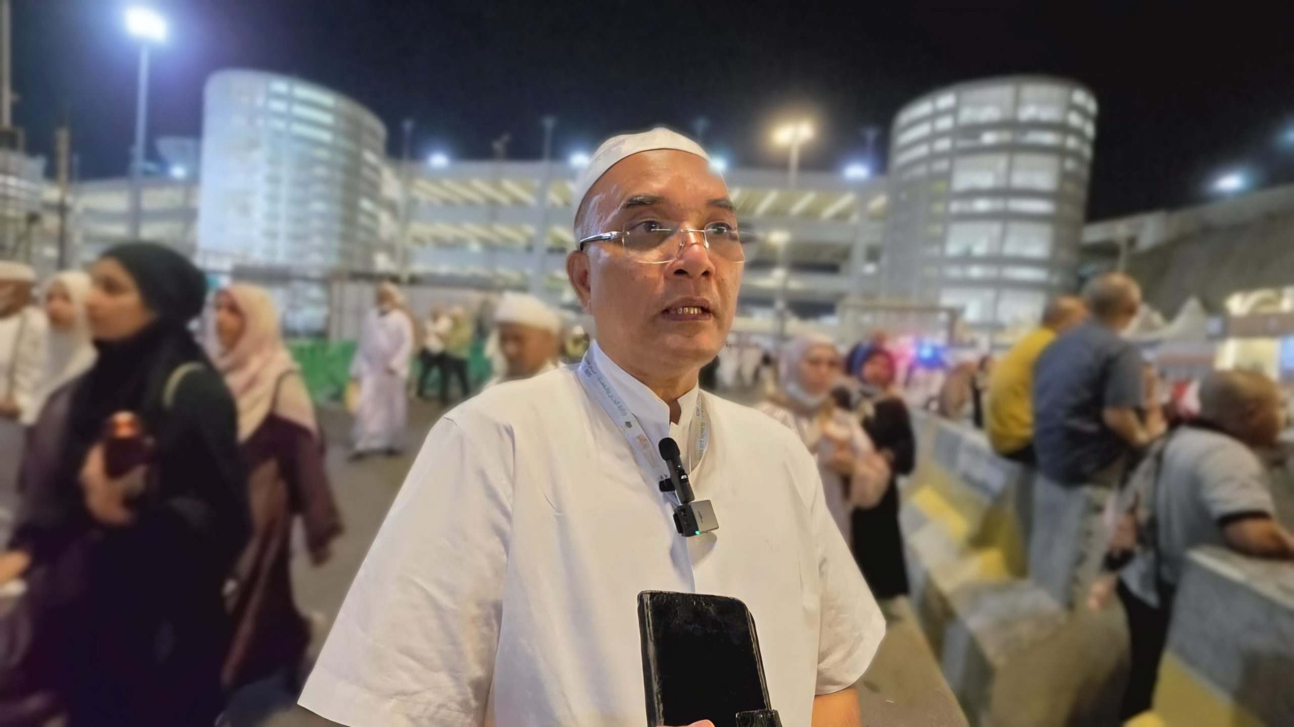 Anggota Timwas Haji DPR RI Marwan Dasopang saat ditemui Parlementaria dalam rangka pengawasan ibadah haji di Mina, Makkah, Sabtu malam (7/6/2025). Foto: rdn/vel.