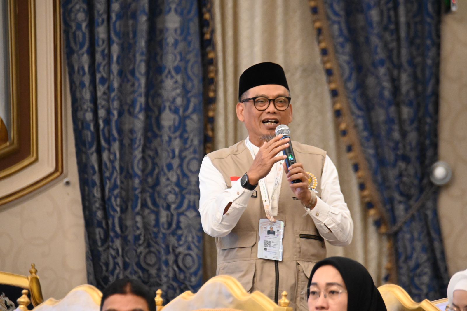 Anggota Tim Pengawas (Timwas) Haji DPR RI, Abdul Fikri Faqih, saat rapat evaluasi pelaksanaan haji 2025 di Alqimma Hall, Makkah, Arab Saudi, Senin (2/6/2025). Foto: rdn/vel.