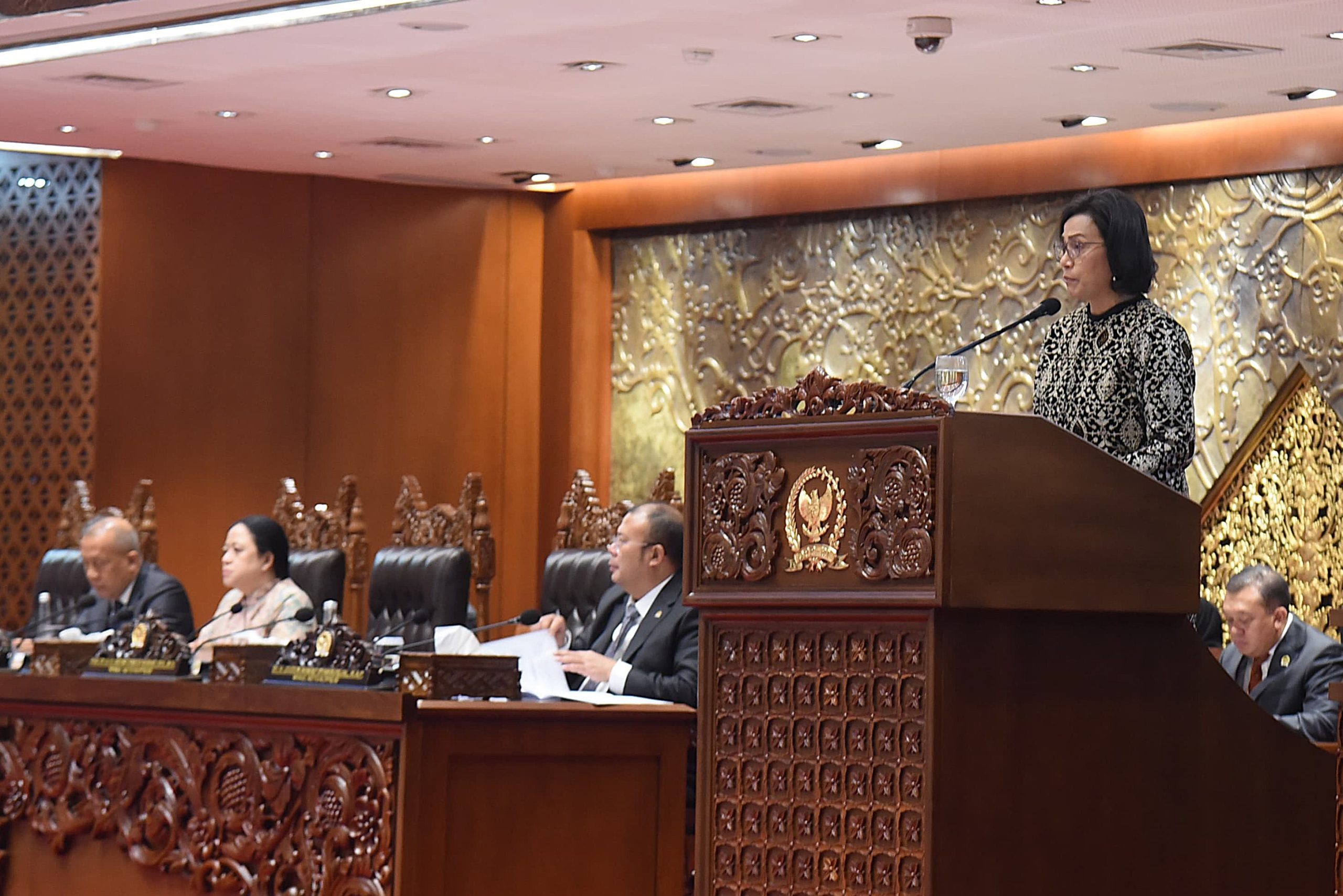 Menteri Keuangan Sri Mulyani Indrawati dalam Rapat Paripurna DPR RI ke-24 Masa Persidangan IV Tahun Sidang 2024-2025 di Gedung Nusantara I, Senayan, Jakarta, Selasa (15/7/2025). Foto : Devi/Andri.