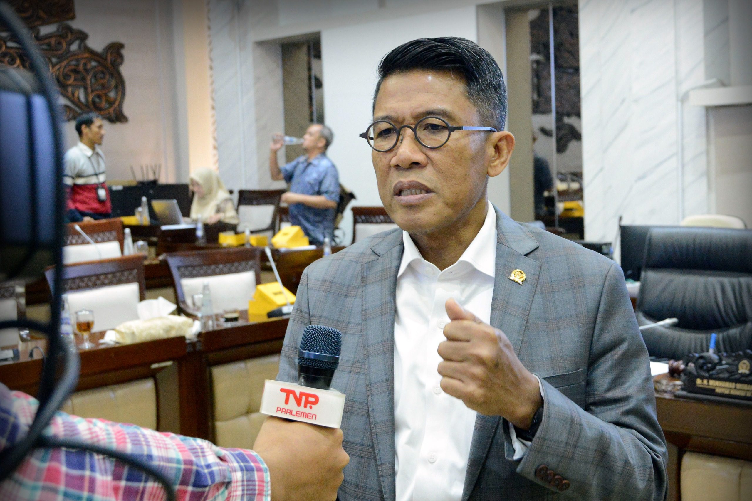 Ketua Komisi XI DPR RI, Mukhamad Misbakhun, usai Rapat Kerja bersama Menteri Keuangan di Gedung Nusantara I, Senayan, Jakarta, Selasa (15/7/2025). Foto : Mario/Andri.