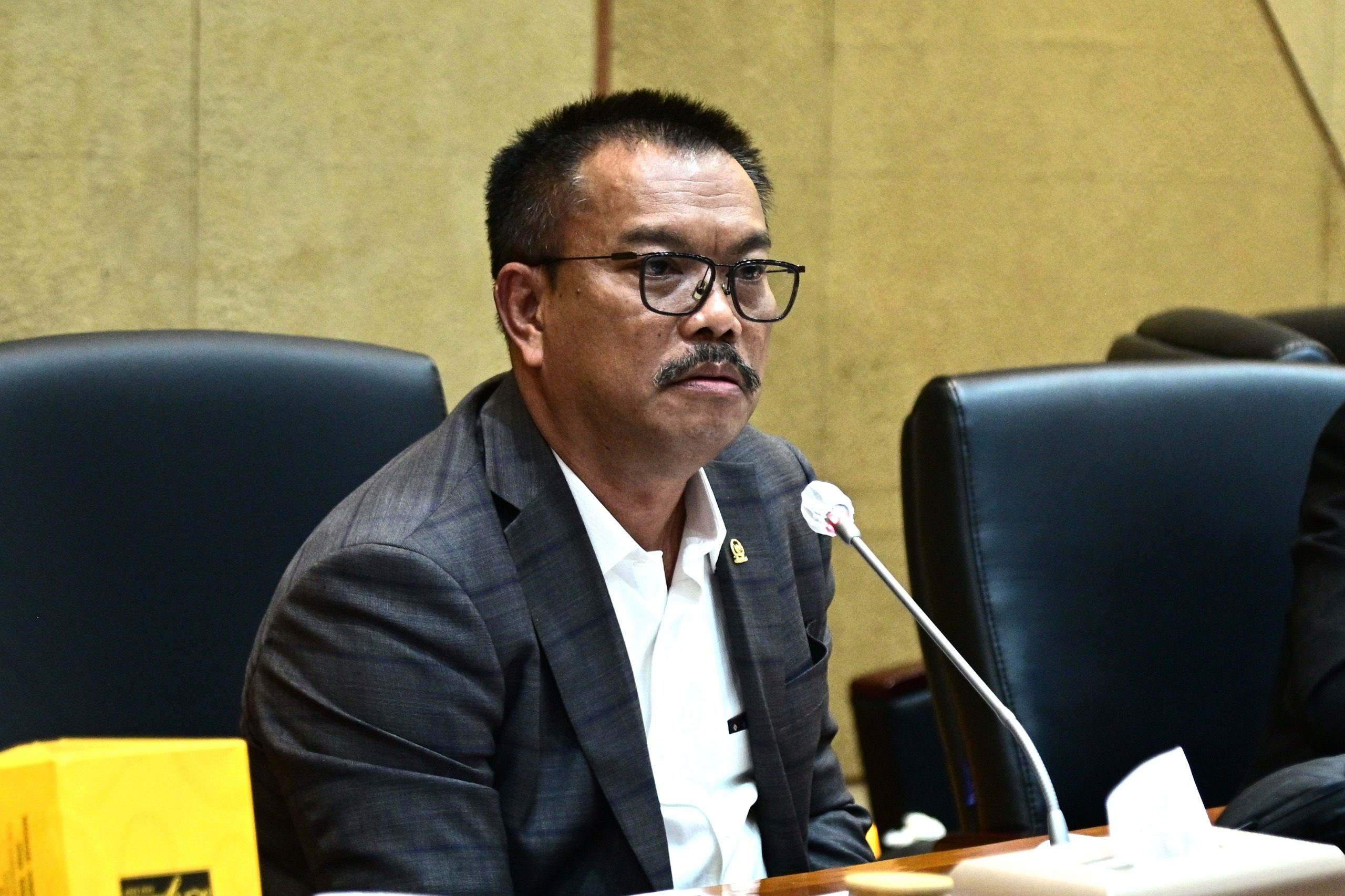 Anggota Komisi IX DPR RI, Edy Wuryanto saat Raker dengan Menteri Kesehatan RI di Gedung DPR, Senayan, Selasa (15/7/2025). Foto : Gerald/Andri.