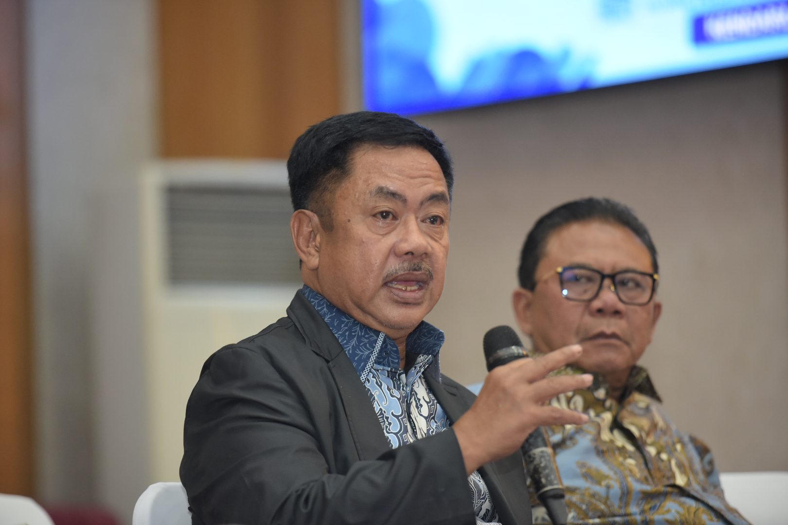 Anggota Komisi II DPR RI Rusda Mahmud dalam kunjungan kerja Panitia Kerja (Panja) Komisi II DPR RI di Kendari. Foto: Andri/vel.
