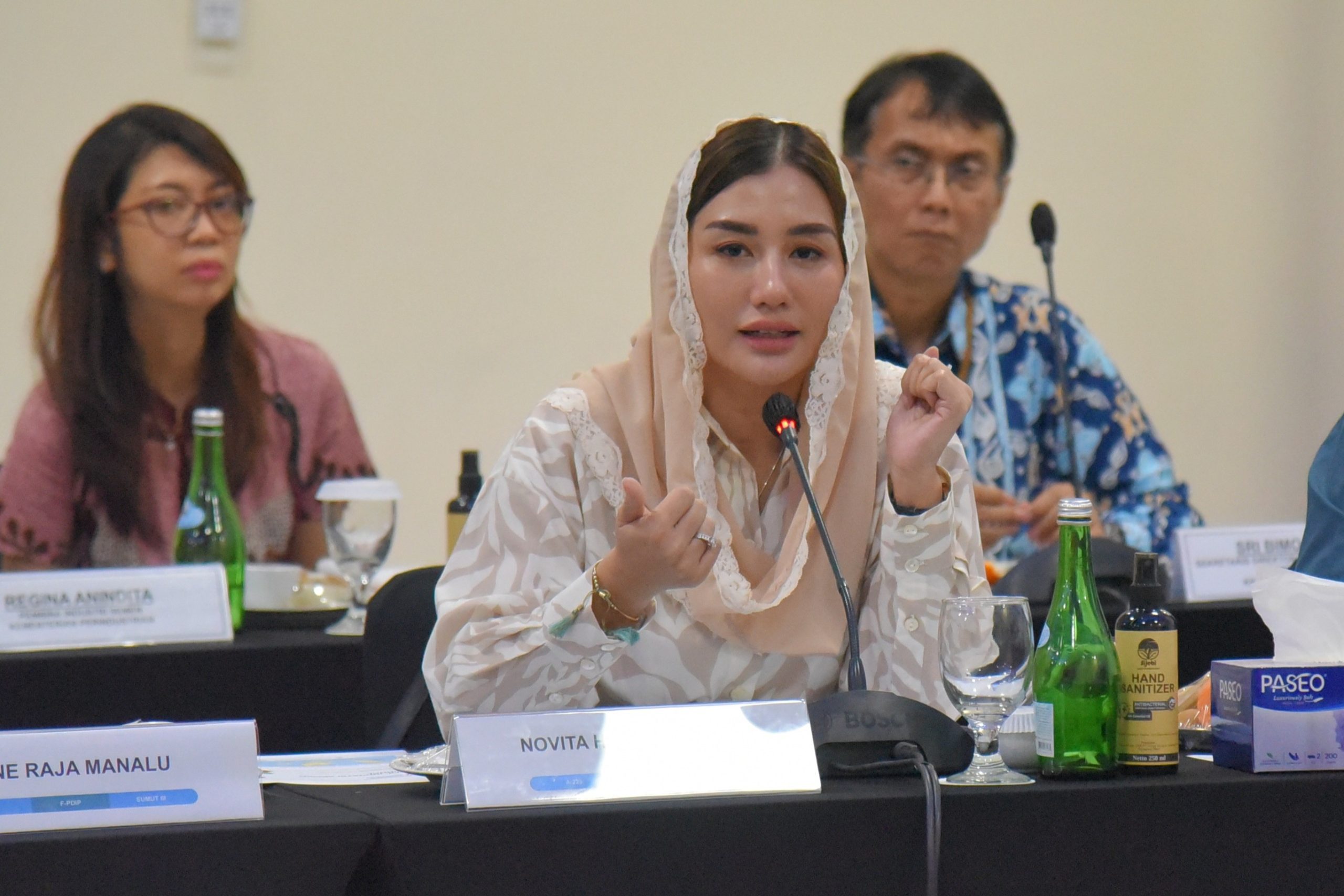 Anggota Komisi VII DPR RI Novita Hardini saat Kunjungan Kerja Spesifik Komisi VII DPR RI ke PT. Solusi Bangun Indonesia Tbk, Kabupaten Bogor, Provinsi Jawa Barat, Senin (14/7/2025). Foto: Hanum/vel.