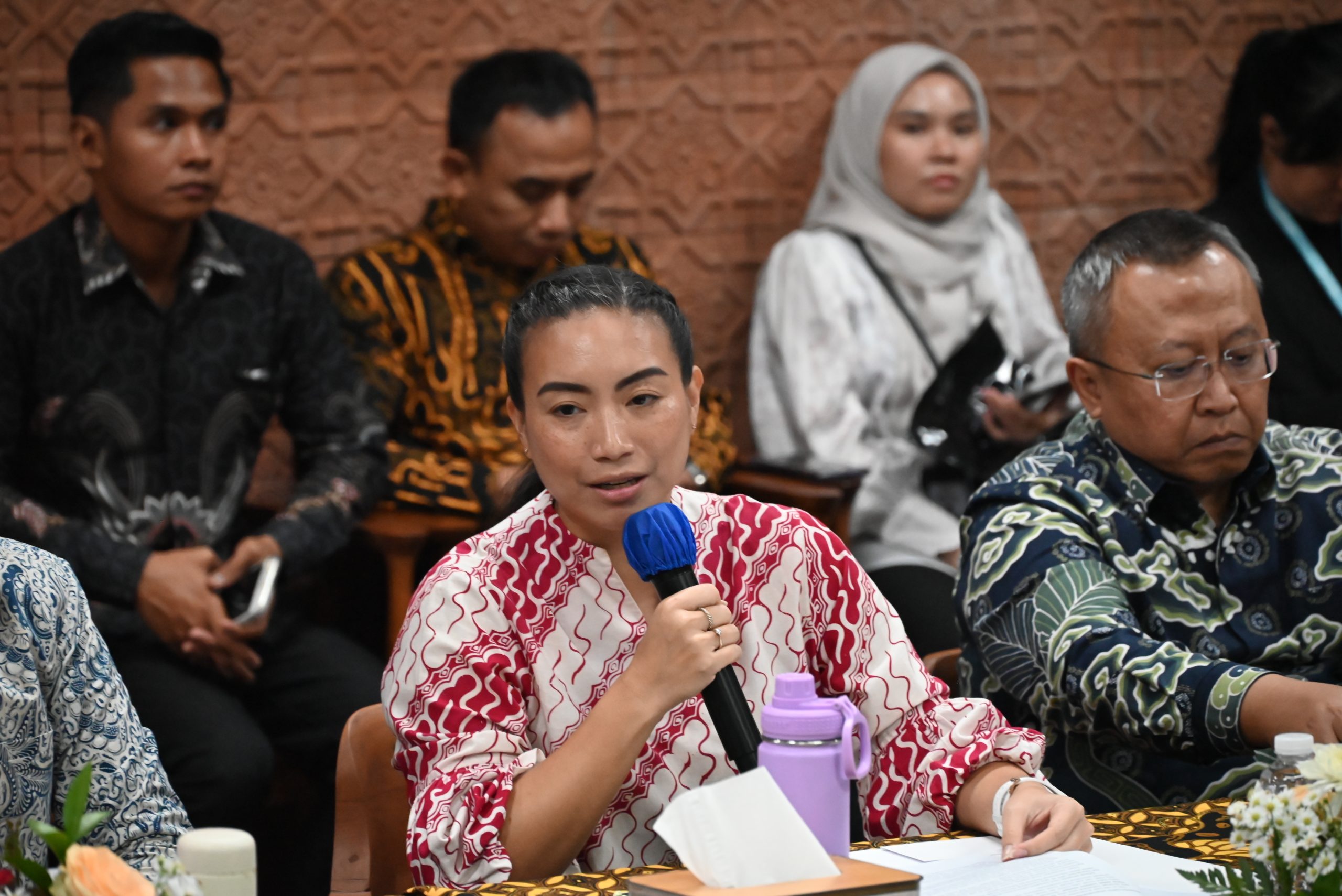 Wakil Ketua Komisi VII DPR RI Rahayu Saraswati Djojohadikusumo saat melakukan kunjungan kerja spesifik Komisi VII ke KEK Singhasari, Malang, Jawa Timur, Selasa (15/7/2025). Foto : Agung/Andri.