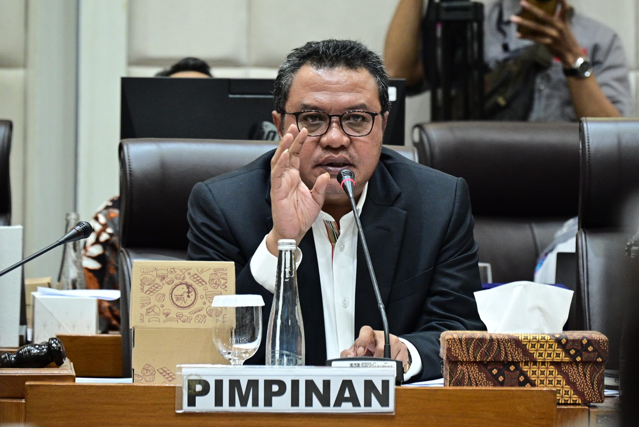 Wakil Ketua Komisi VII DPR RI Lamhot Sinaga saat Rapat Dengar Pendapat dengan Dirjen KPAII Kementerian Perindustrian di Gedung Parlemen, Gedung Nusantara, Jakarta, Kamis (17/7/2025). Foto: Farhan/vel.