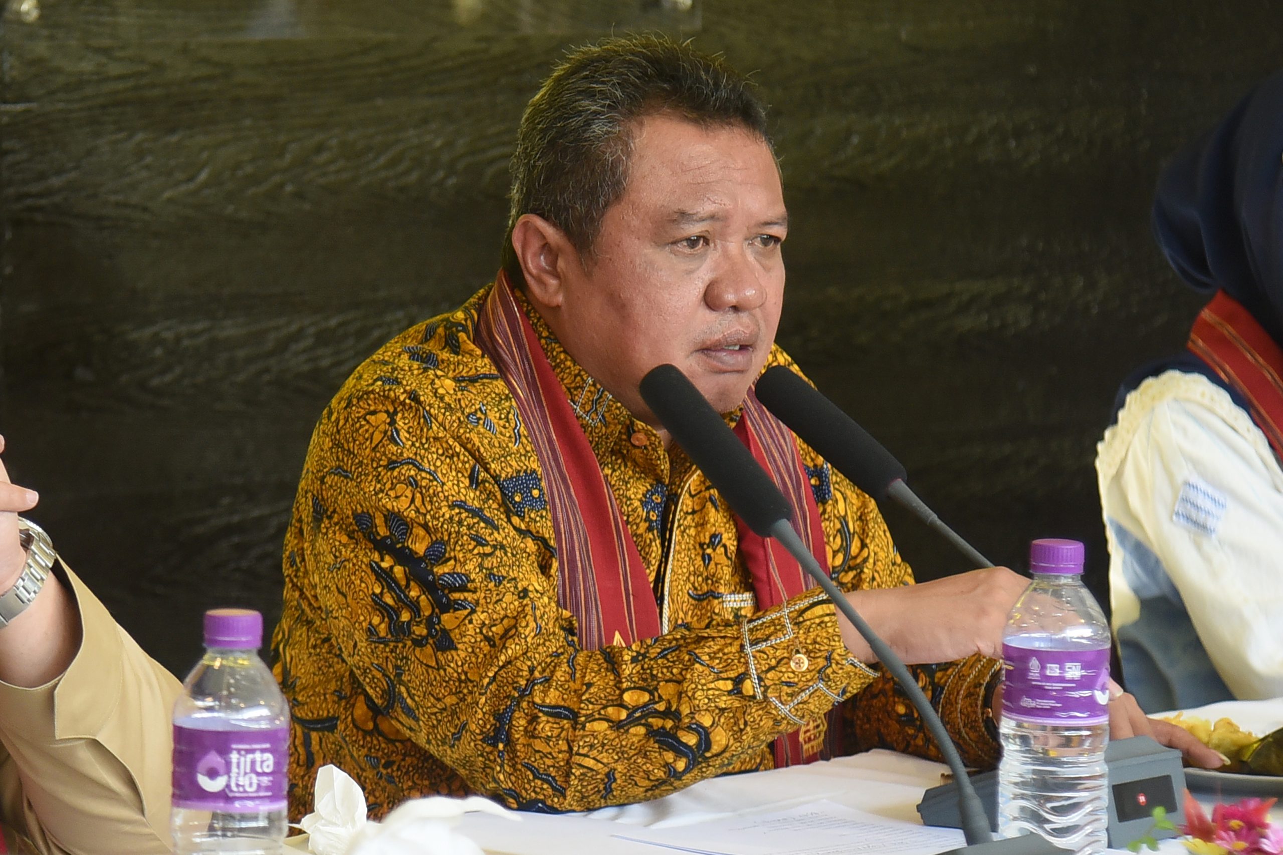 Wakil Ketua Komisi VII DPR RI Lamhot Sinaga saat memimpin tim Kunjungan Kerja Komisi VII DPR RI ke Toba Caldera Resort, Desa Sibisa, Kabupaten Toba, Sabtu (26/7/2025). Foto : Dep/vel.