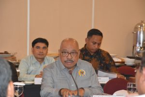 Anggota Badan Akuntabilitas Keuangan Negara (BAKN) DPR RI, Melchias Markus Mekeng, saat pertemuan dengan PT Pupuk Indonesia, PT Pupuk Kalimantan Timur, di Balikpapan, Kaltim, baru-baru ini. Foto: Ayu/vel.