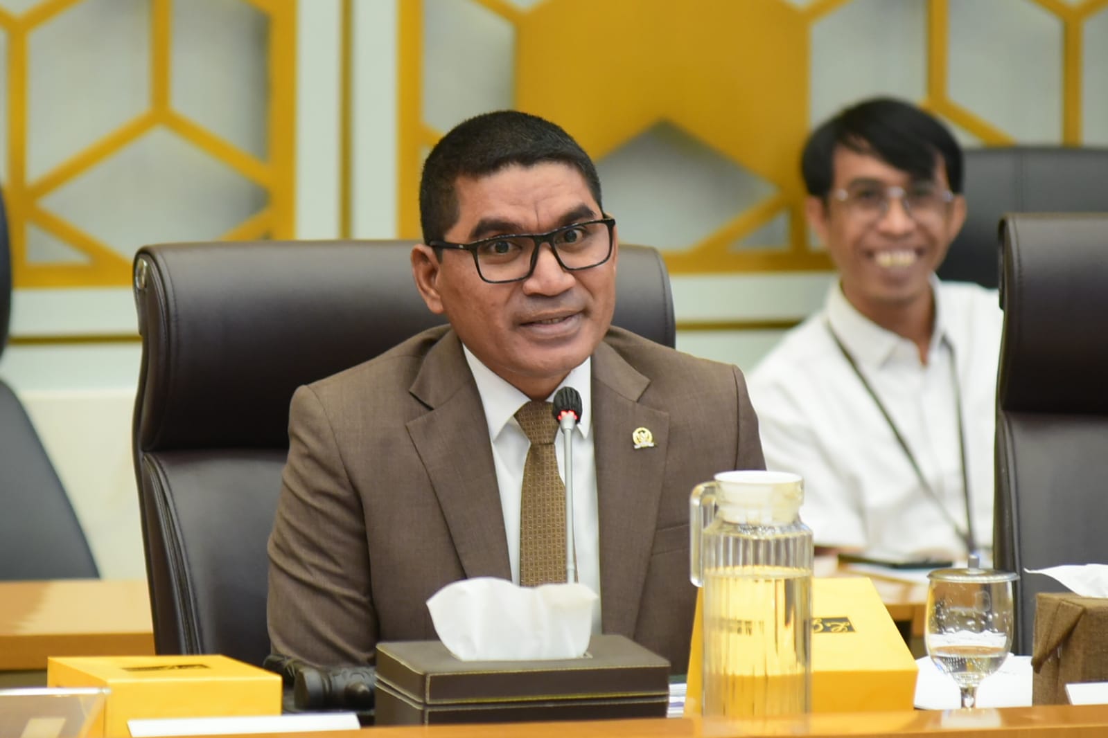 Wakil Ketua Komisi IV DPR RI Ahmad Yohan saat memimpin Rapat Dengar Pendapat Umum (RDPU) dengan sejumlah Lembaga Swadaya Masyarakat (LSM) di Ruang Rapat Komisi IV, Selasa (15/7/2025). Foto: Oji/vel.