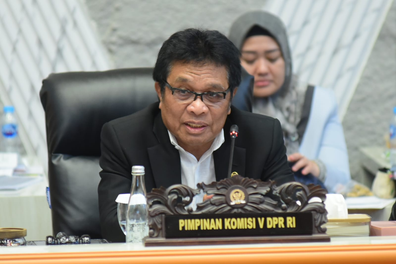 Wakil Ketua Komisi V DPR RI Ridwan Bae saat Rapat Kerja bersama Menteri Desa PDTT dan Menteri Transmigrasi di Ruang Rapat Komisi V, Gedung Nusantara, DPR RI, Senayan, Jakarta, Senin (7/7/2025). Foto: Oji/vel.