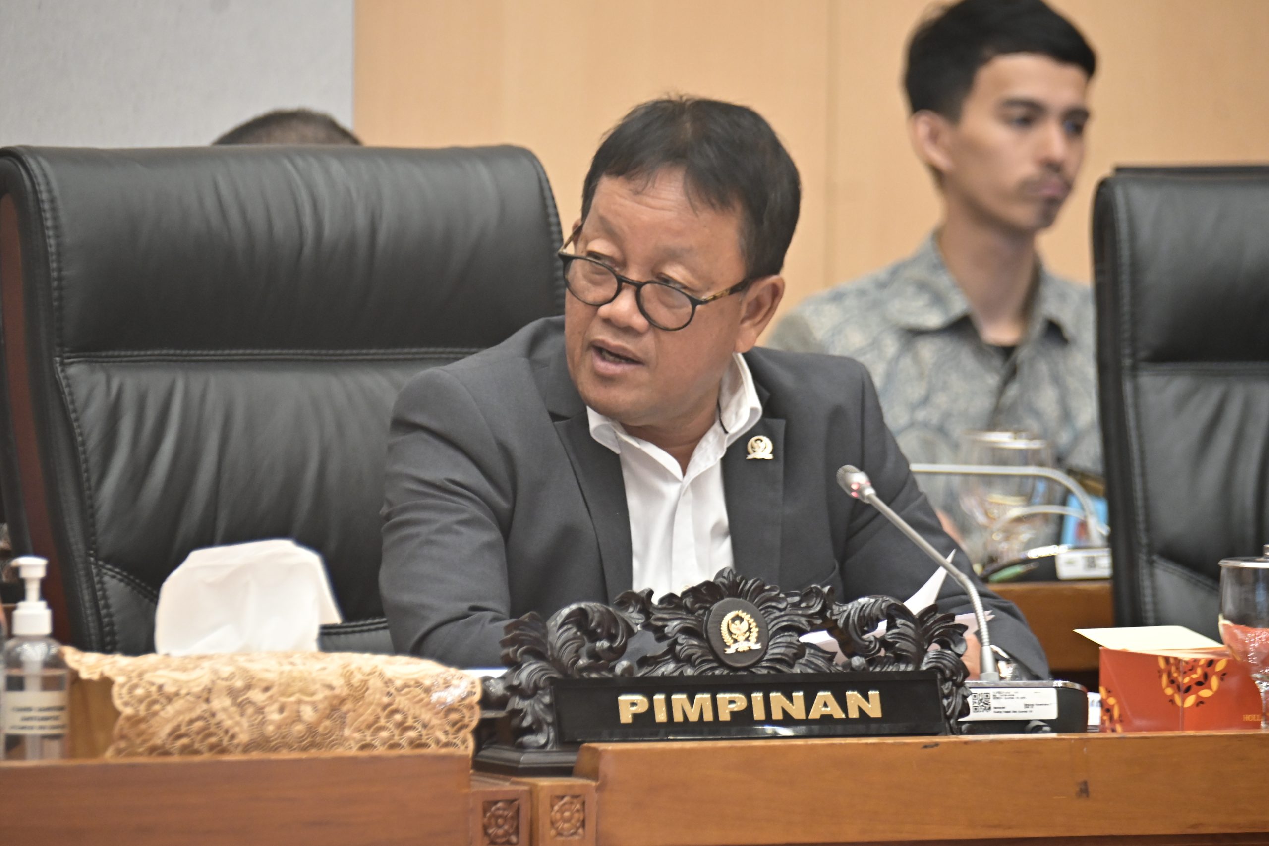Wakil Ketua Komisi XII DPR RI, Sugeng Suparwoto, saat rapat yang membahas masukan dari para pakar terhadap draf RUU Migas yang digelar di Ruang Rapat Komisi XII, Gedung Nusantara I DPR RI, Senayan, Jakarta (22/7/2025). Foto: Arifman/vel.