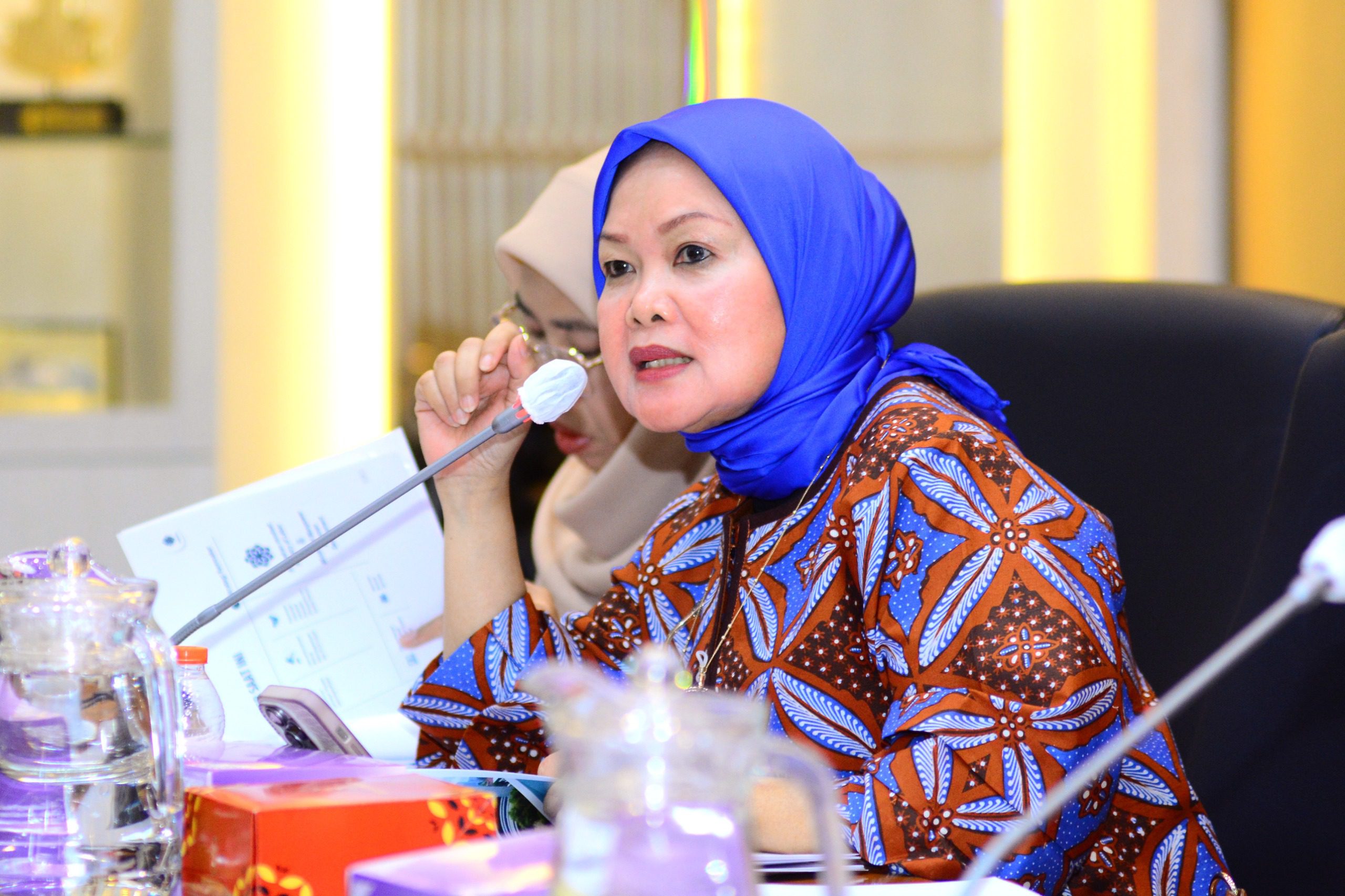 Anggota Komisi IX DPR RI Sri Meliyana serta RDPU dengan Majelis Disiplin Profesi (MDP), Ikatan Dokter Indonesia (IDI), Ikatan Bidan Indonesia (IBI), dan PPNI, di Senayan, Jakarta, Rabu (2/7/2025). Foto : Geraldi/Andri.