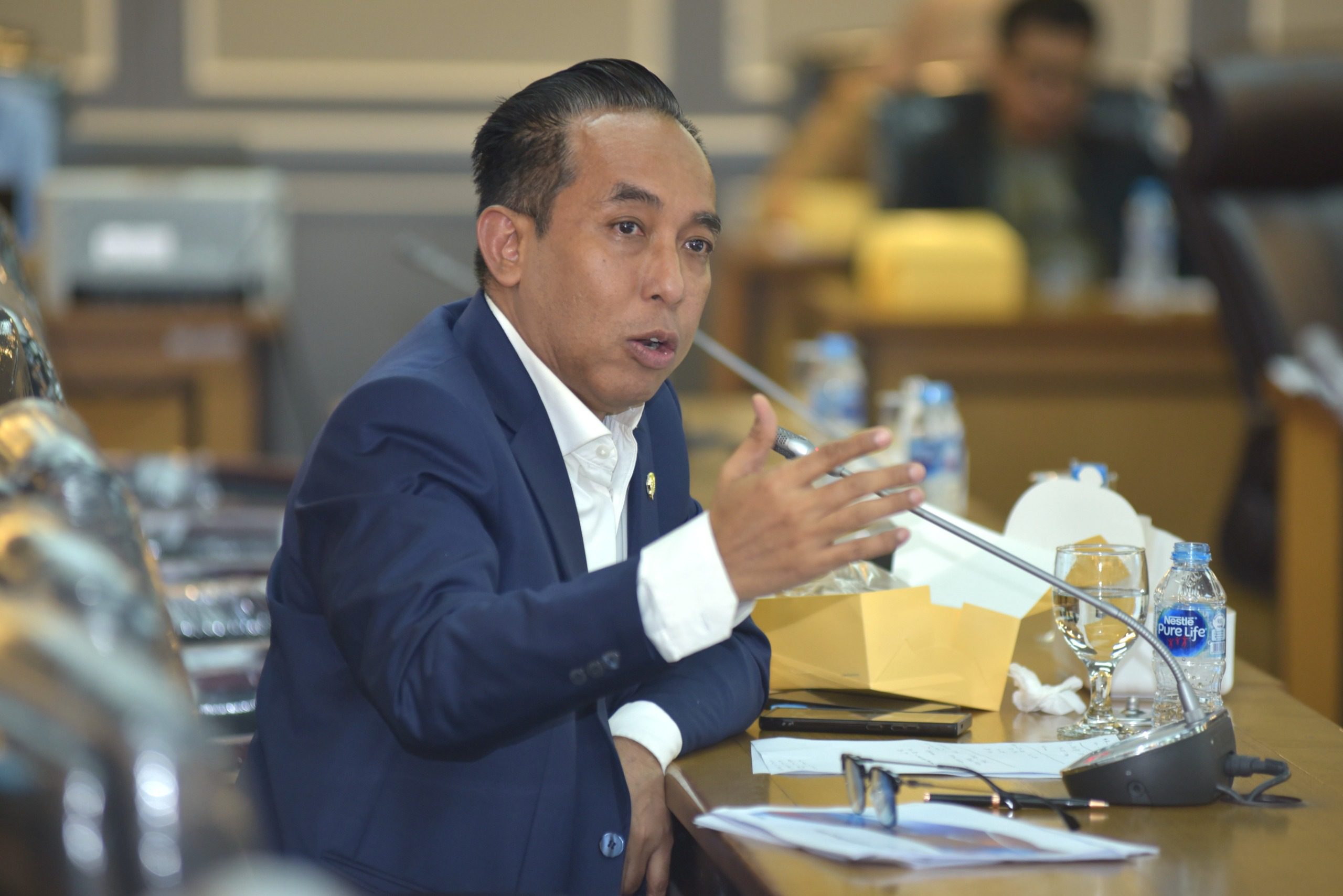 Anggota Pansus RUU tentang Pengelolaan Ruang Udara Mori Hanafi dalam RDPU bersama perwakilan maskapai penerbangan nasional seperti Garuda Indonesia, Lion Air, dan Sriwijaya Air di Gedung DPR RI, Senayan, Jakarta, Selasa (1/7/2025). Foto : Opie/Andri.