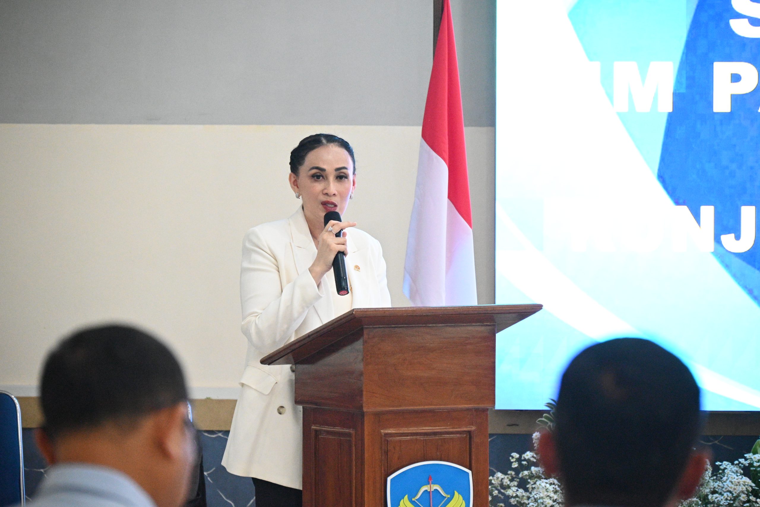 Wakil Ketua Panitia Khusus (Pansus) RUU Pengelolaan Ruang Udara DPR RI, Amelia Anggraini, saat memimpin Kunjungan Kerja Pansus RUU Pengelolaan Ruang Udara DPR RI di Surabaya, Jawa Timur, Senin (14/7/2025). Foto: Hira/vel.