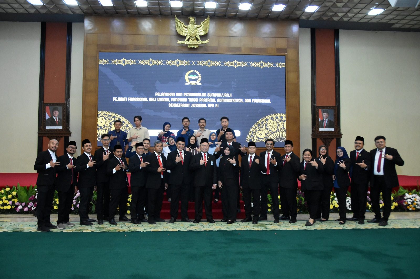 Foto bersama usai pelantikan sejumlah pejabat pimpinan tinggi pratama dan pejabat fungsional di lingkungan Sekretariat Jenderal (Setjen) DPR RI, Rabu (9/7/2025) di Gedung Pustakaloka, Kompleks Parlemen, Senayan, Jakarta. Foto: Runi/vel.