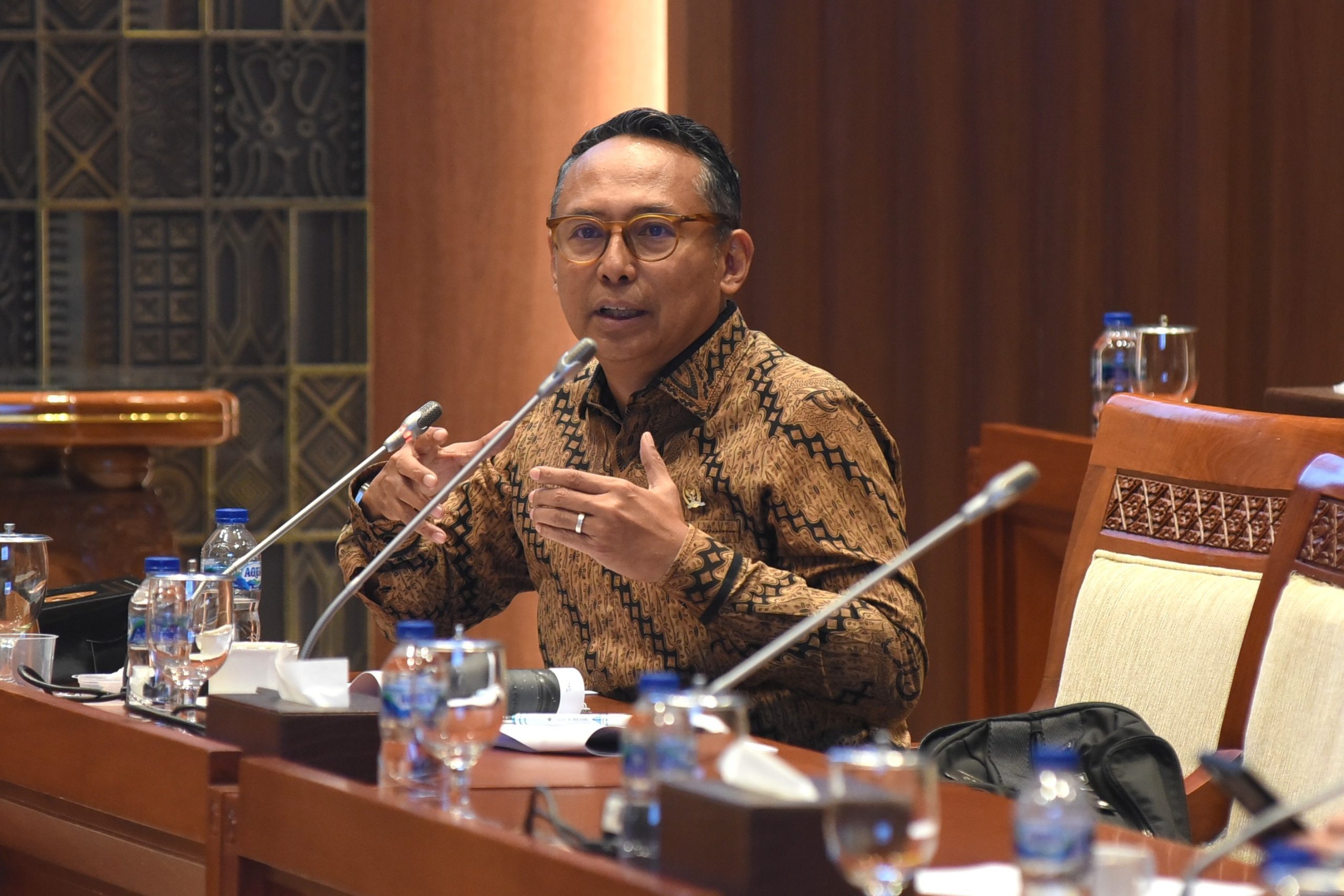 Anggota Komisi I DPR RI Junico B.P. Siahaan saat Rapat Panja RUU Penyiaran dengan Kadin, Sahabat Peradaban Bangsa, dan AKKSI di Gedung Nusantara I, DPR RI, Senayan, Jakarta, Senin (14/7/2025). Foto: Arief/vel.