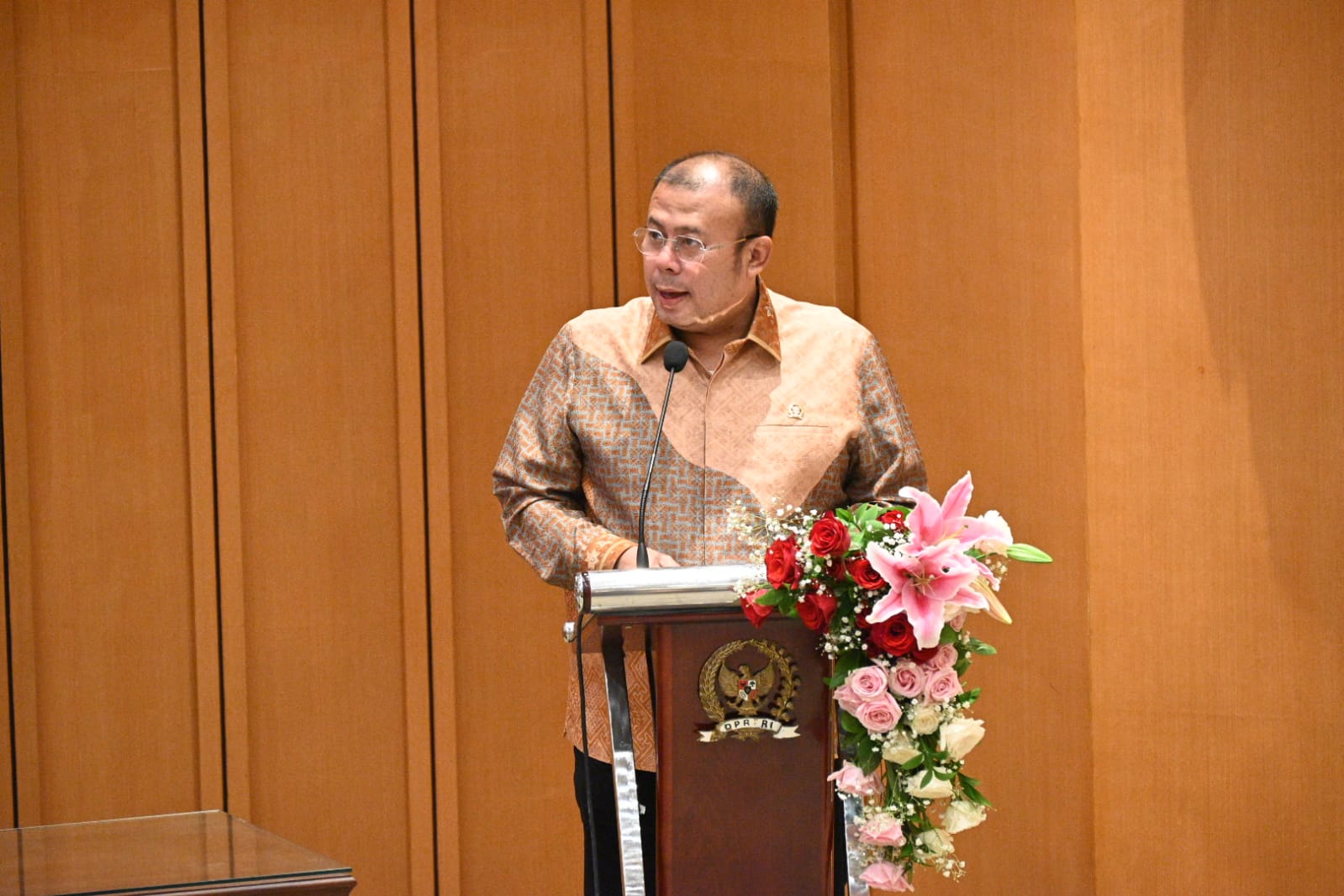 Wakil Ketua DPR RI Cucun Ahmad Syamsurijal saat menyampaikan sambutan Forum Seminar Tematik BAKOHUMAS DPR RI 2025, Kamis (10/7/2025). Foto: Prima/vel.