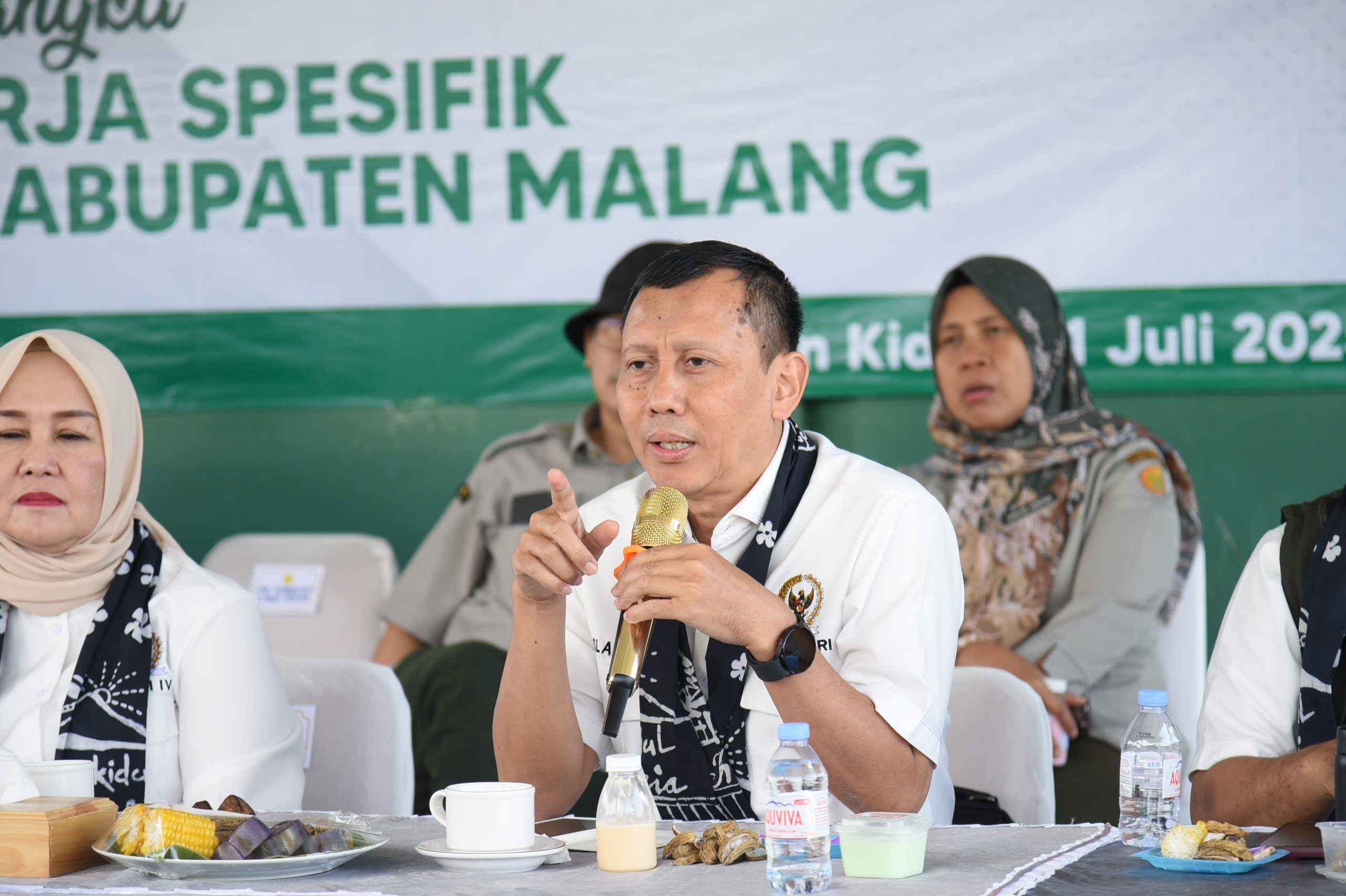 Anggota Komisi IV DPR RI, Slamet, saat meninjau langsung pelaksanaan Program UPLAND di Desa Pujon Kidul, Kabupaten Malang, Jawa Timur, Senin (21/7/2025). Foto: Ica/vel.