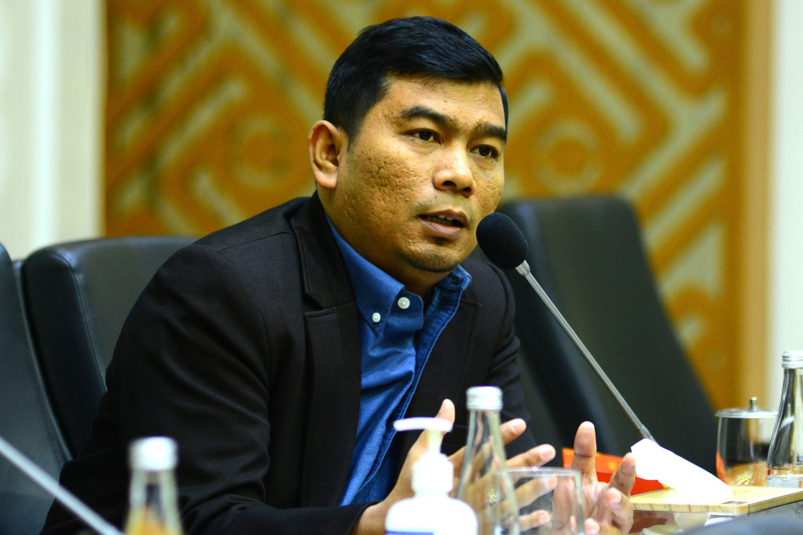Anggota Baleg DPR RI Rocky Candra saat Rapat Dengar Pendapat Umum Baleg dengan Serikat Pekerja Satuan Kerja Khusus Pelaksana Kegiatan Usaha Hulu Minyak dan Gas Bumi di Gedung Nusantara I DPR RI, Senayan, Jakarta, Senin (30/6/2025). Foto: Geraldi/vel.