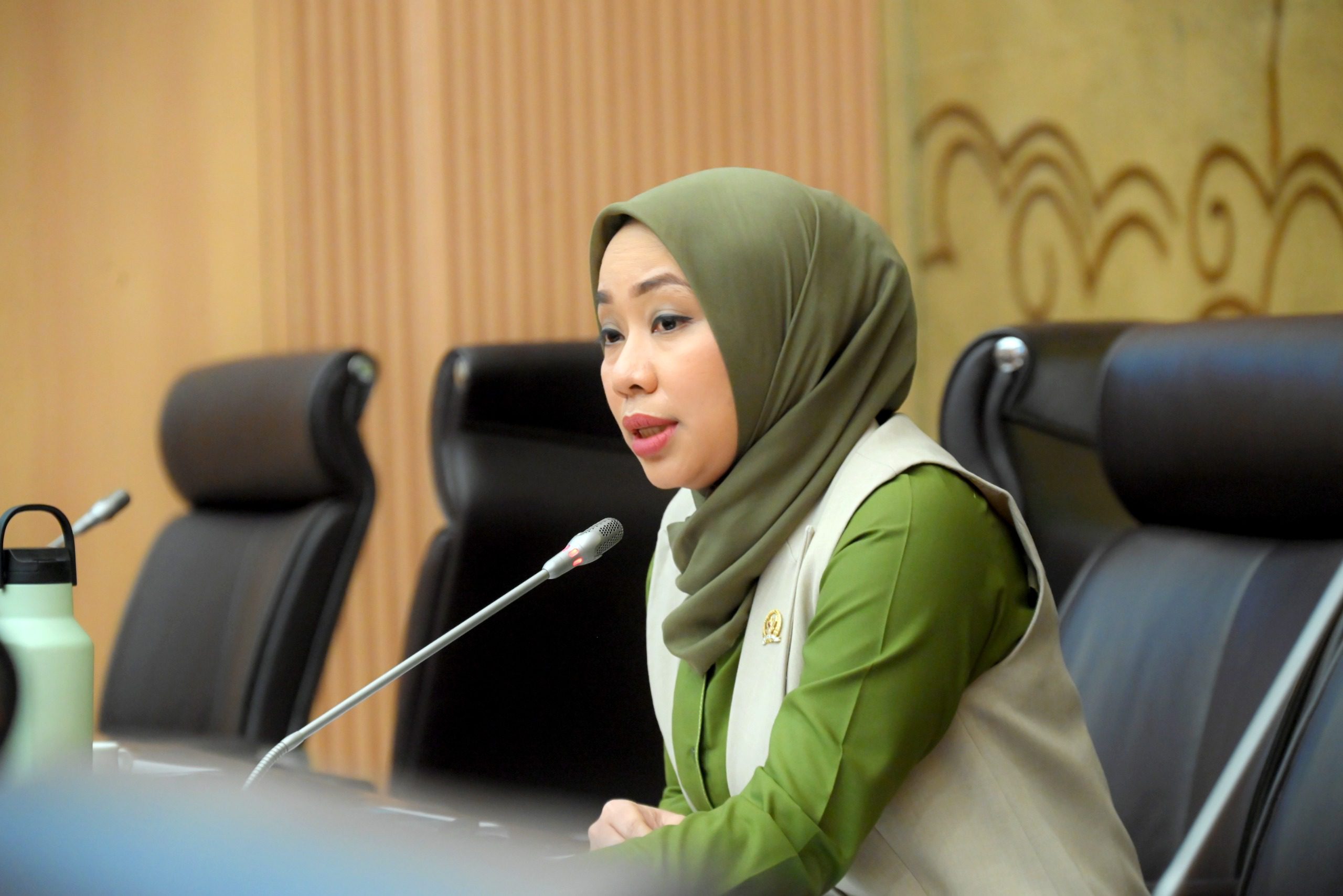 Anggota Komisi XII DPR RI Ratna Juwita Sari saat RDP Komisi XII dengan Dirjen Ketenagalistrikan Kementerian ESDM dan Dirut PT. PLN di Gedung Nusantara I, Senayan, Jakarta, Senin (30/06/2025). Foto: Mentari/vel.