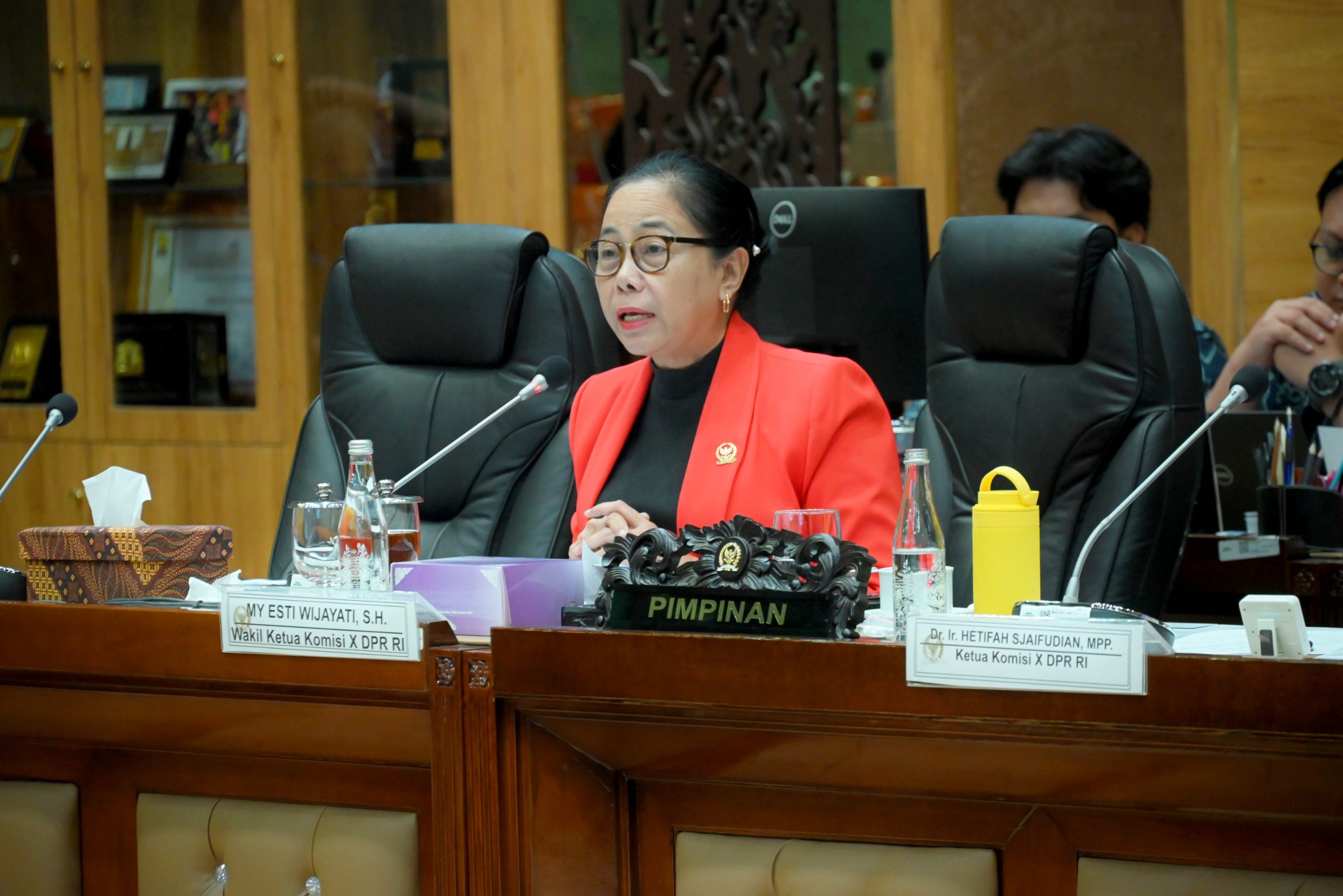 Wakil Ketua Komisi X DPR RI, My Esti Wijayati saat mengikuti Raker Komisi X dengan Mendikdasmen RI di Gedung Nusantara I, DPR RI, Senayan, Jakarta, Rabu (16/7/205). Foto: Tari/vel.