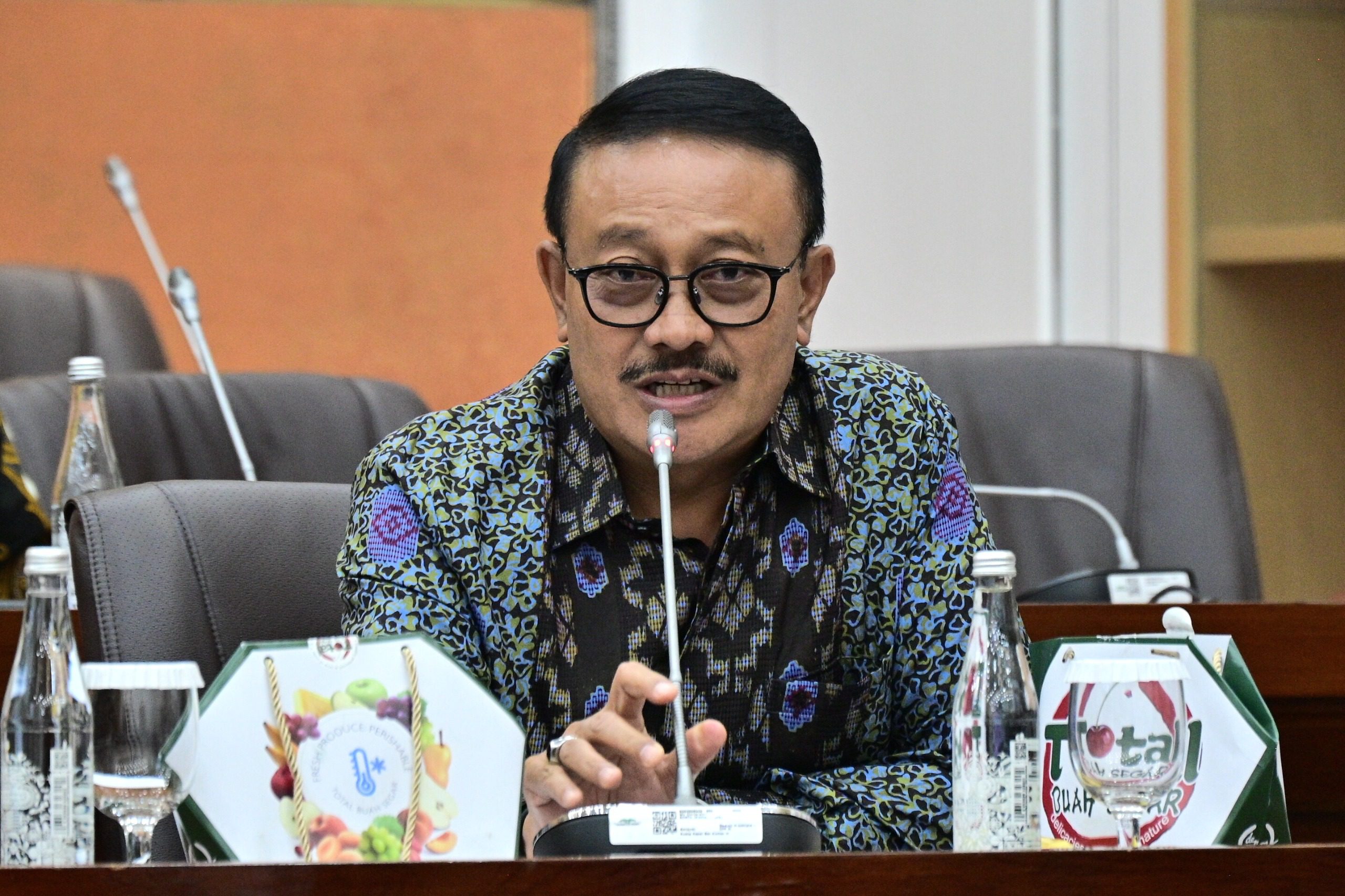 Anggota Komisi VI DPR RI Gde Sumarjaya Linggih dalam Rapat Kerja Komisi VI DPR RI dengan Menteri Perdagangan Budi Santoso di Gedung Nusantara I, DPR RI, Senayan, Jakarta, Rabu (16/7/2025). Foto: Farhan/vel.