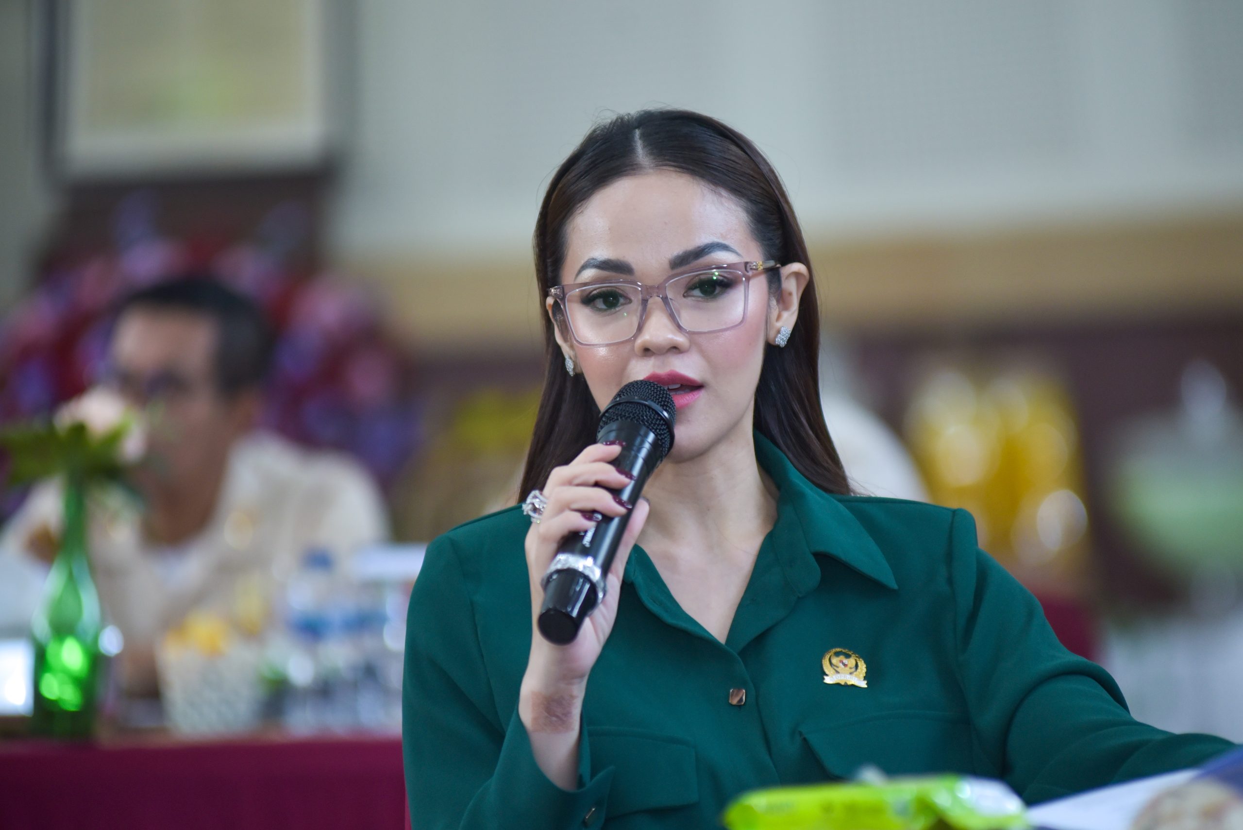 Anggota Komisi I DPR RI, Andina Thresia Narang, saat kunjungan kerja Komisi I ke Universitas Pertahanan (Unhan) RI di Sentul, Bogor, Jawa Barat, Jumat (18/07/2025). Foto: Kresno/vel.