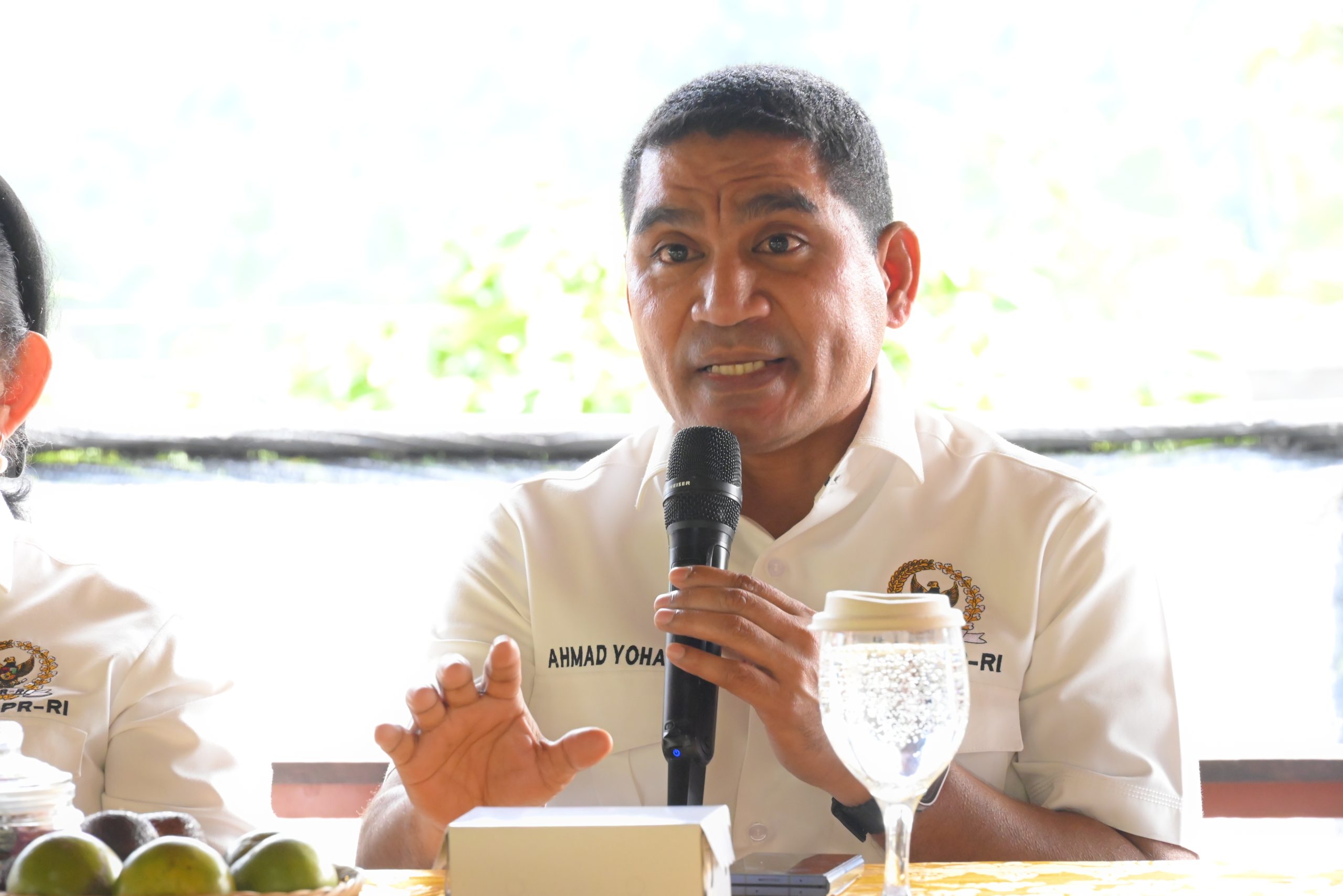 Wakil Ketua Komisi IV DPR RI, Ahmad Yohan saat kunjungan kerja Komisi IV ke Perkebunan ‘Cau Cokelat’ di Tabanan, Bali yang dikembangkan oleh petani milenial, Jumat (18/07/2025). Foto: Nadya/vel.