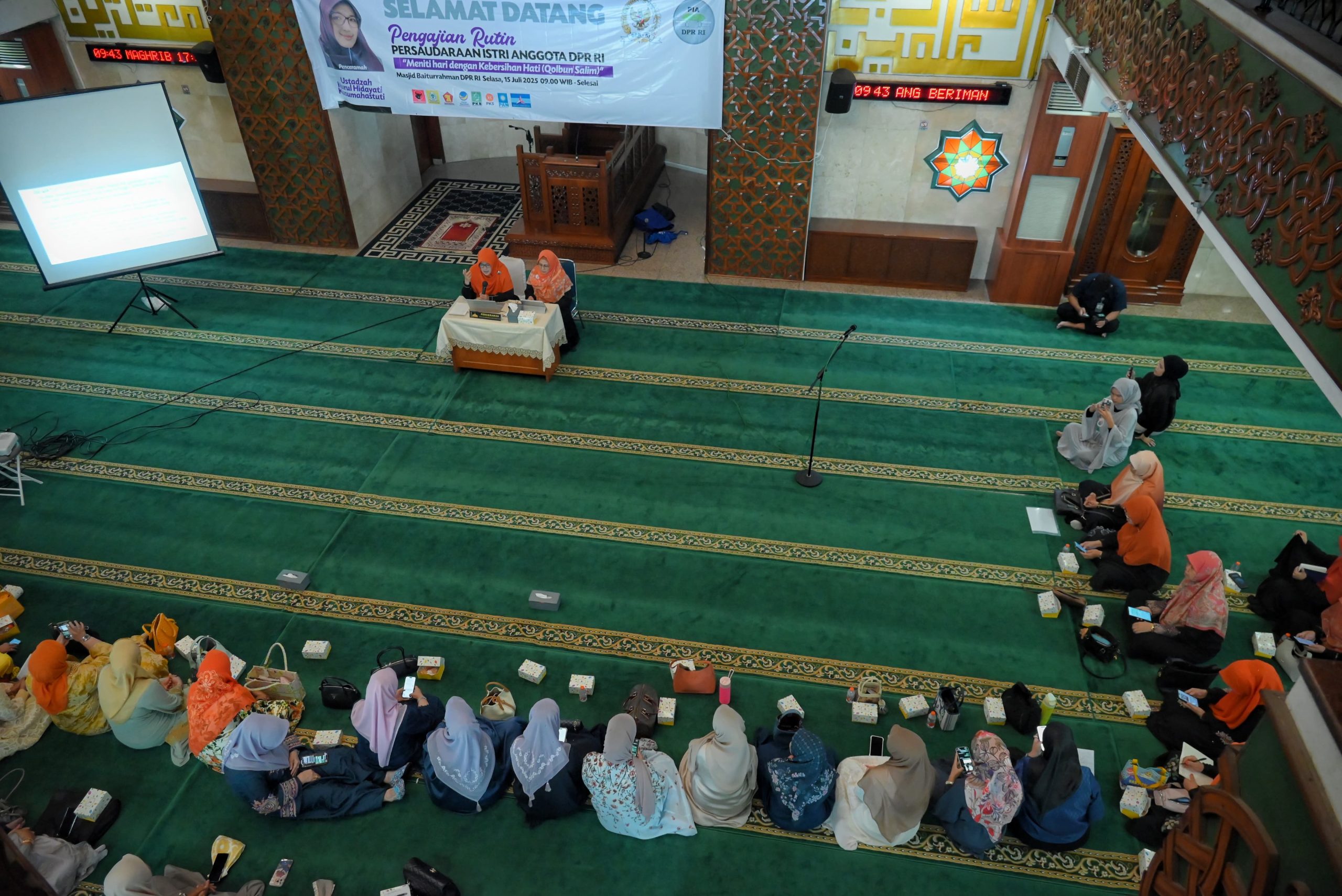 Suasana pengajian PIA DPR RI yang mengambil tajuk Meniti hari dengan kebersihan hati (Qolbun Salim) dengan Ustadzah Nurul Hidayati Kusumahastuti sebagai penceramah, di Masjid Baiturrahman, Senayan, Jakarta, Selasa (15/7/2025). Foto : Tari/Andri.