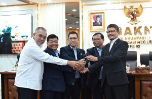 Wakil Ketua DPR RI Adies Kadir usai memimpin pelantikan di Gedung Nusantara İİ, DPR RI, Senayan, Jakarta, Kamis (22/7/2025). Foto : Whafir /Andri.