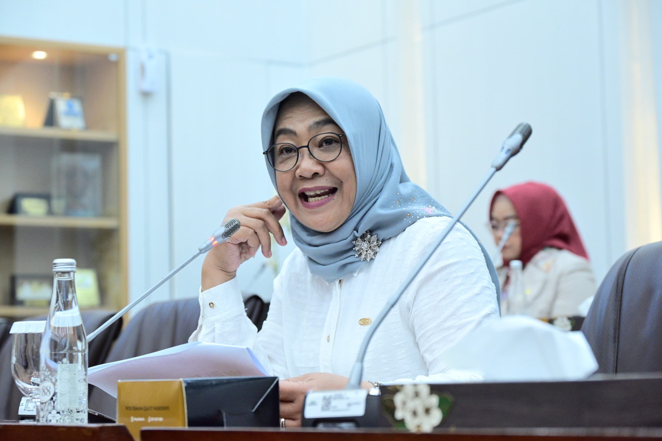 Anggota Komisi VI DPR RI Sadarestuwati saat mengikuti Rapat Kerja dengan Menteri Badan Usaha Milik Negara Republik Indonesia Erick Thohir di Gedung Nusantara I, Senayan, Jakarta, Rabu (8/7/2025). Foto: Farhan/vel.