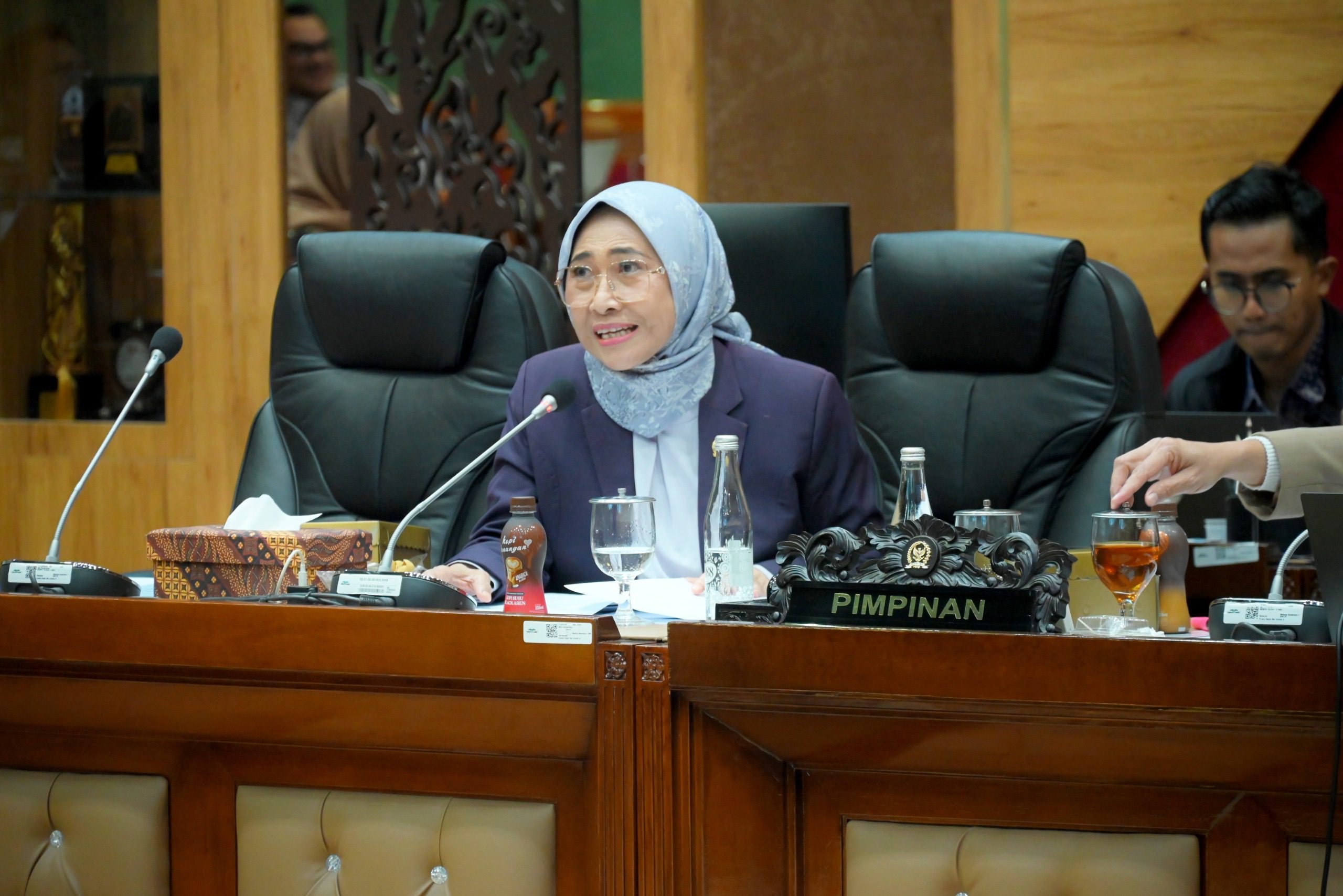 Ketua Komisi X DPR RI, Hetifah Sjaifudian, dalam RDP bersama Dirjen PAUD, Dirjen Vokasi, dan Dirjen GTK Kementerian Pendidikan Dasar dan Menengah yang digelar di Gedung Nusantara I, DPR RI, Senayan, Jakarta, Selasa (15/7/2025). Foto: Tari/vel.