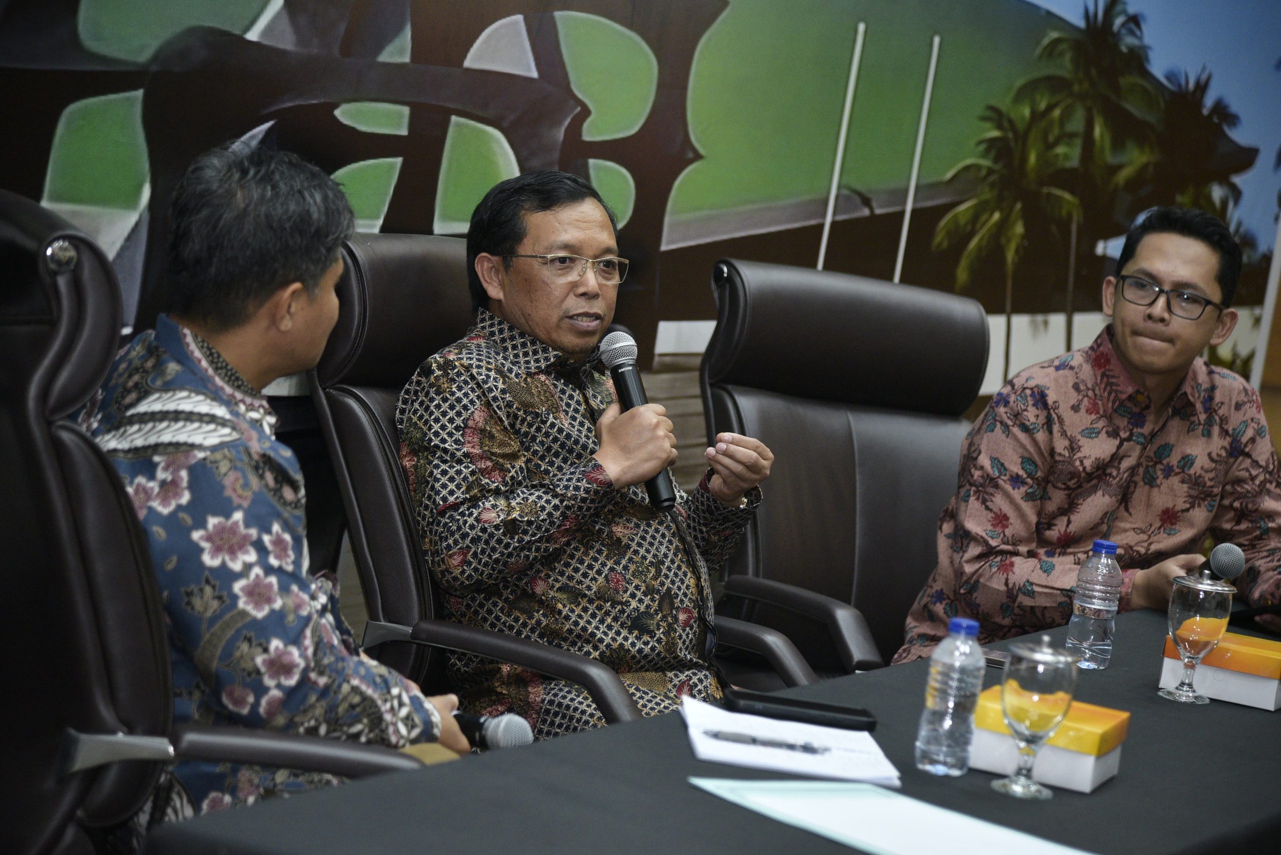 Anggota DPR RI Herman Khaeron saat menjadi narasumber Dialektika Demokrasi bertema “Menanamkan Semangat Kemerdekaan dari Usia Dini” di Ruang PPIP, Gedung Nusantara I DPR RI, Senayan, Jakarta, Selasa (5/8/2025). Foto : Munchen/Andri.