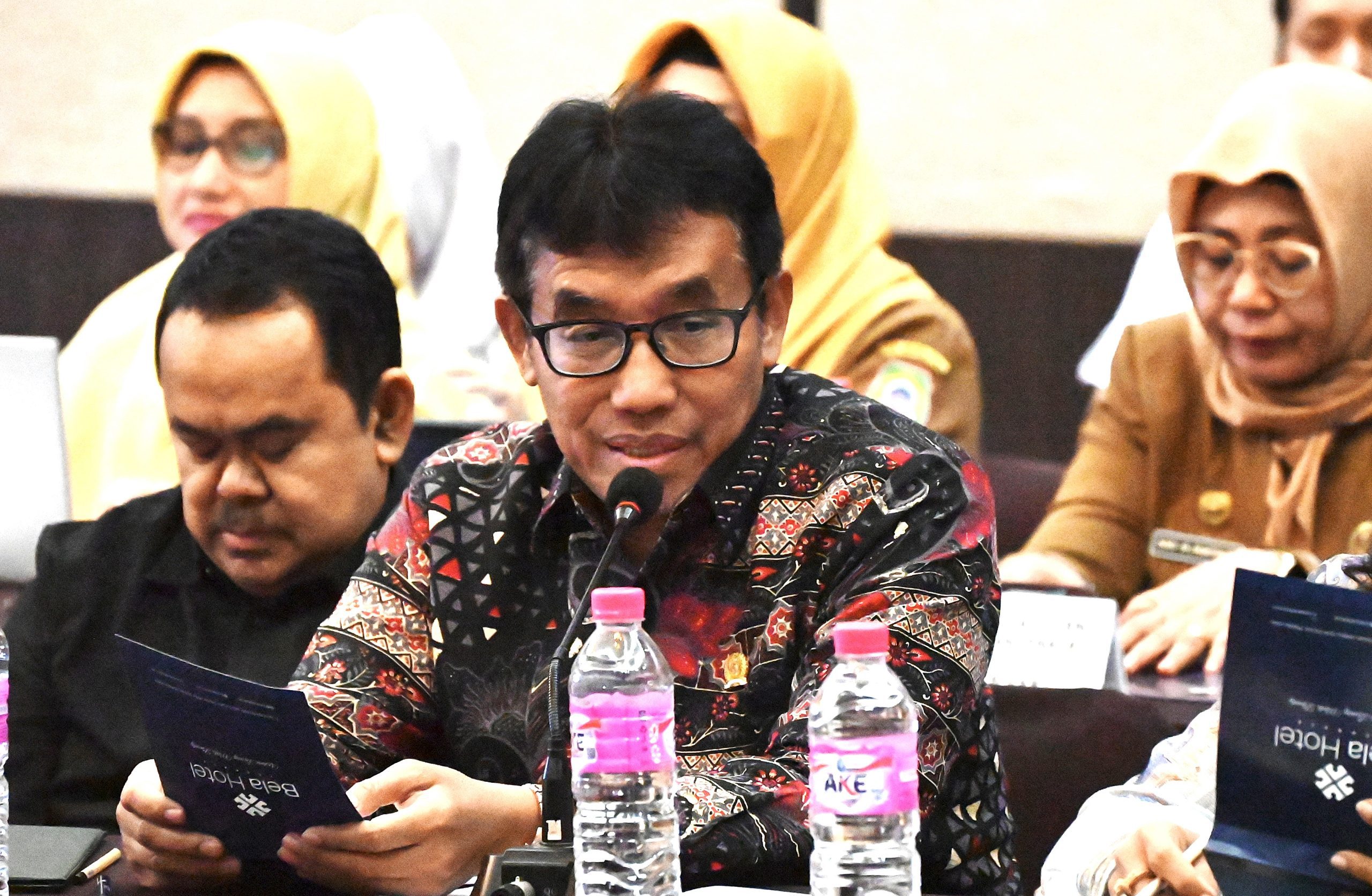 Anggota Komisi IX DPR RI Muh. Haris disela pertemuan Tim Kunjungan Kerja Reses Komisi IX DPR RI dengan Gubernur Maluku Utara beserta jajaran organisasi perangkat daerah dan mitra kerja, Senin (11/8/2025). Foto : Pun/Andri.