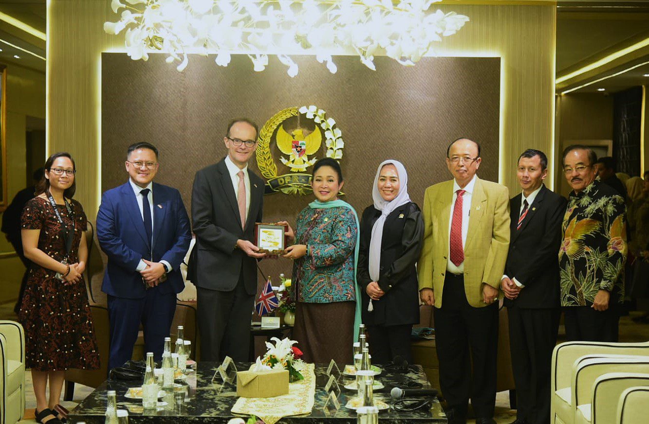 Ketua Komisi IV DPR RI Siti Hediati Hariyadi menerima kunjungan Duta Besar Inggris untuk Indonesia (H.E) Dominic Jermey di Gedung Nusantara III, DPR RI, Senayan, Jakarta, Jumat (1/8/2025). Foto : Oji/Andri.