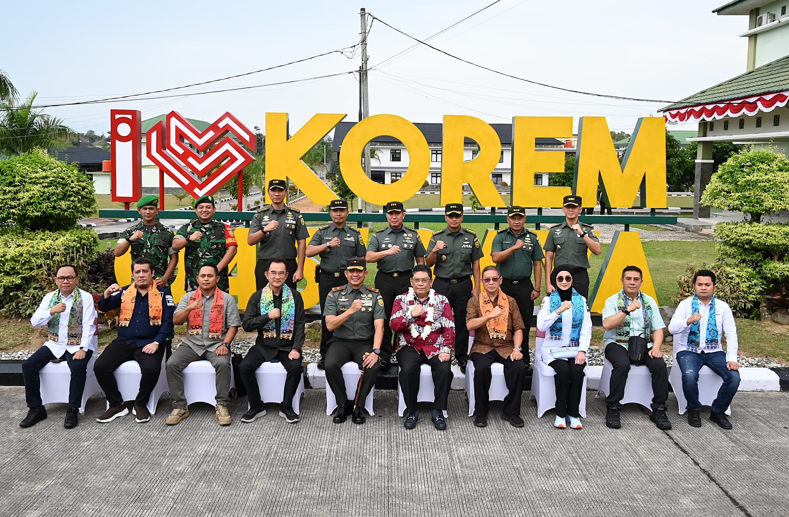 Ketua Komisi I DPR RI Utut Adianto saat memimpin kunjungan kerja reses Komisi I ke Pangkal Pinang, Provinsi Kepulauan Bangka Belitung, Selasa (12/8/2025). Foto : Agung/Andri.