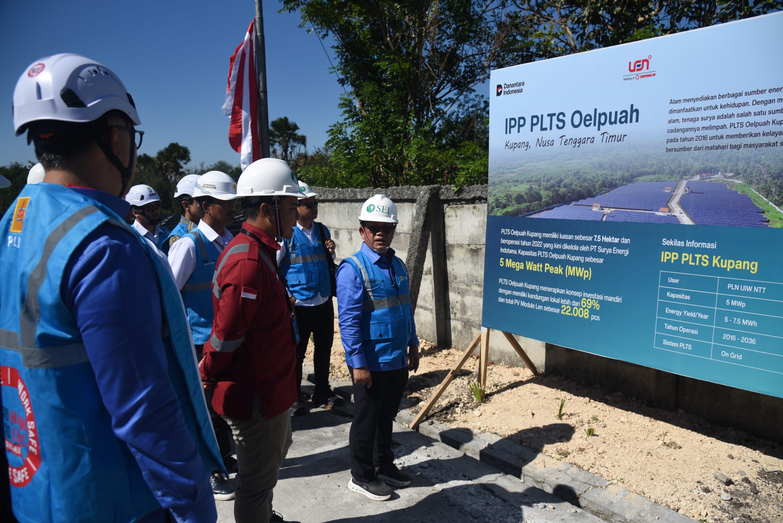 Wakil Ketua Komisi XII DPR RI, Sugeng Suparwoto, saat kunjungan kerja ke PLTS Oelpuah, Kupang, Senin (11/8/2025). Foto : Est/Andri.