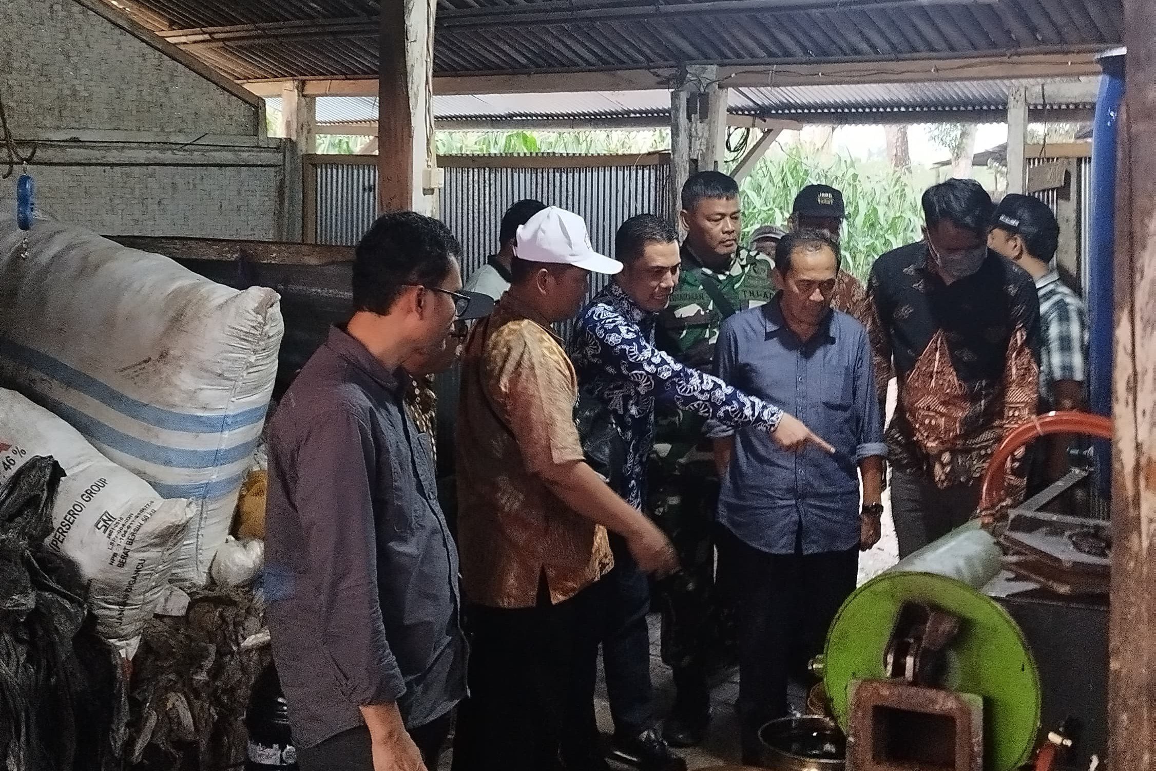 Anggota Komisi XII DPR RI, Aqib Ardiansyah saat kegiatan reses yang digelar di Kecamatan Bukateja, Purbalingga, Jawa Tengah, Sabtu (2/8/2025). Foto: Ist/vel.