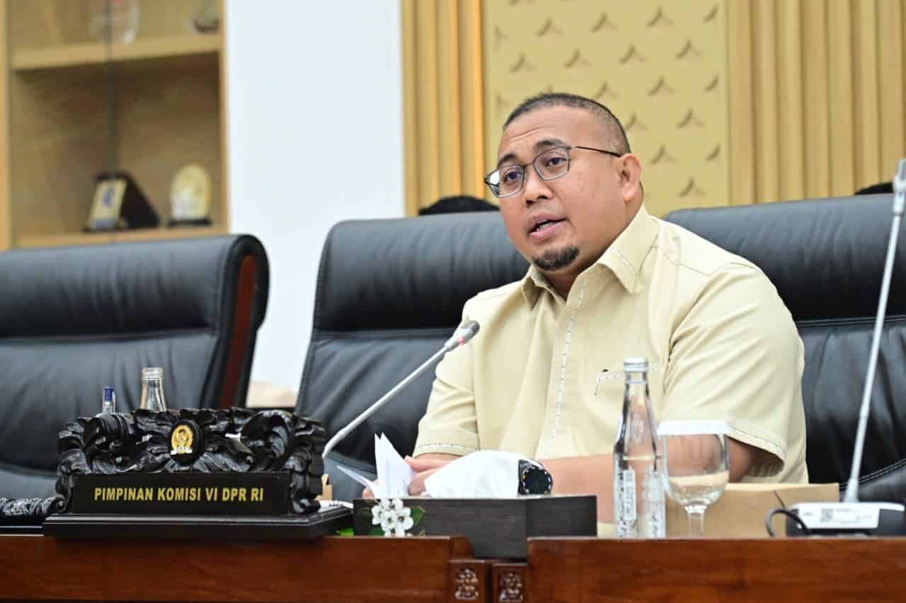 Wakil Ketua Komisi VI DPR RI Andre Rosiade saat RDP Komisi VI DPR RI dengan jajaran direksi PT Aneka Tambang Tbk (Antam), PT. Inalum, dan PT Vale Indonesia Tbk di Gedung Nusantara I, Senayan, Jakarta, Senin (29/9/2025). Foto : Hans/Andri.
