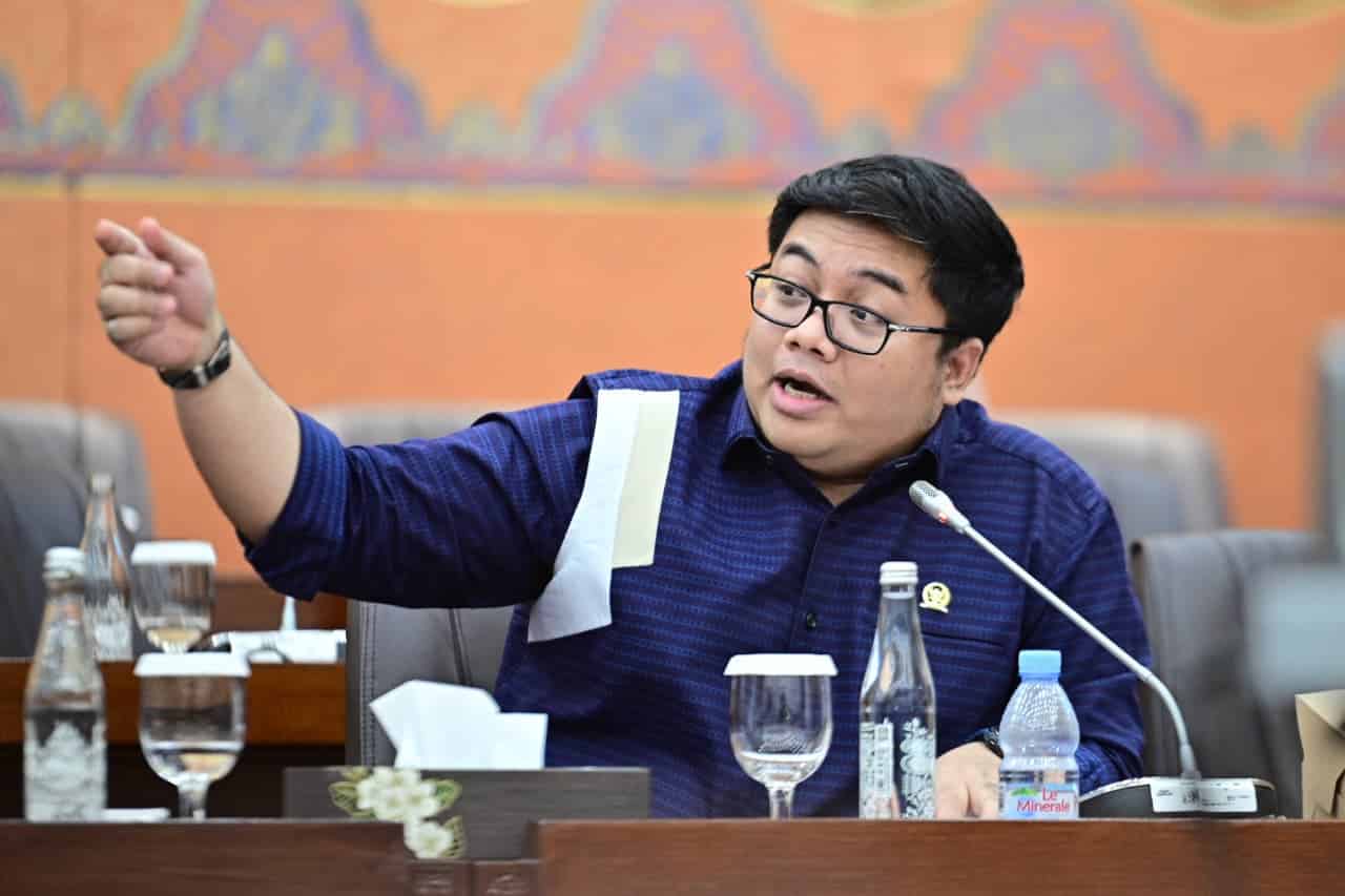 Anggota Komisi VI DPR RI Kawendra Lukistian saat RDP Komisi VI DPR RI dengan jajaran direksi PT Aneka Tambang Tbk (Antam), PT. Inalum, dan PT Vale Indonesia Tbk di Gedung Nusantara I, Senayan, Jakarta, Senin (29/9/2025). Foto : Hans/Andri.