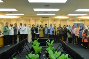 Wakil Ketua Komisi XIII DPR RI Sugiat Santoso dalam pertemuan bersama masyarakat, Kementerian HAM, Komnas HAM, dan LPSK di Gedung Nusantara II, DPR RI, Senayan, Jakarta, Senin (29/9/2025). Foto : Runi/Andri.