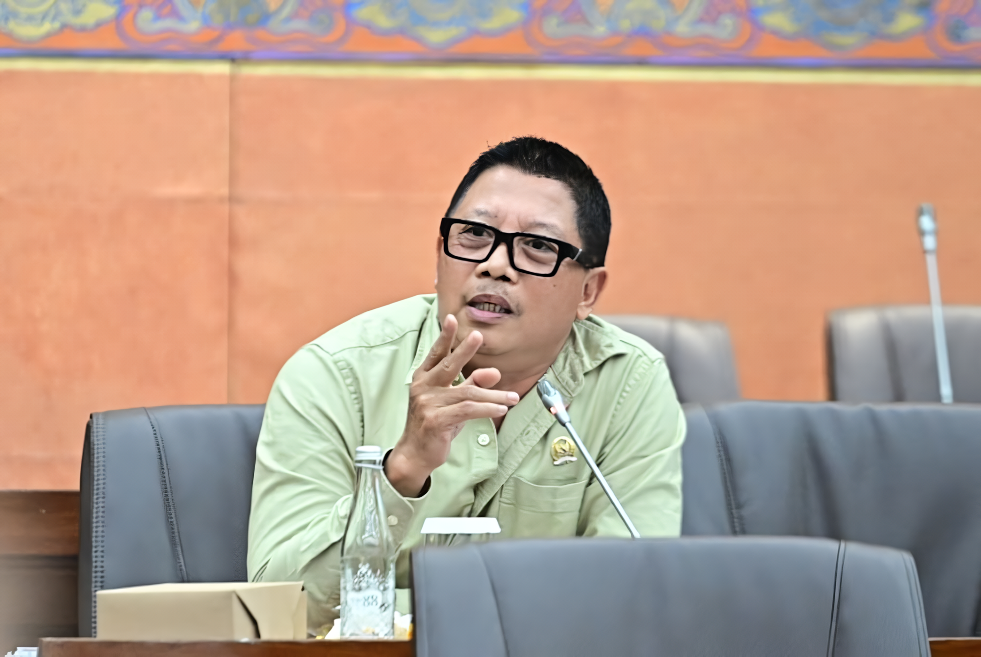 Anggota Komisi VI DPR RI, I Nengah Senantara dalam RDP Komisi VI DPR RI bersama jajaran direksi Garuda Indonesia, PT Angkasa Pura Indonesia, dan PT Integrasi Aviasi Solusi, Senin, (22/9/2025). Foto : Farhan/Andri.