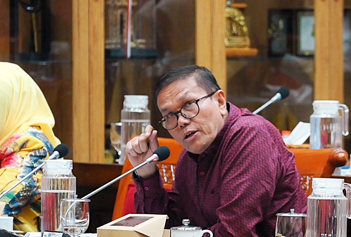 Anggota Komisi X DPR RI, Sabam Sinaga dalam RDPU dengan pemangku kepentingan pendidikan di Gedung Nusnatara I, Senayan, Jakarta, Senin (22/9/2025). Foto : Tari/Andri.