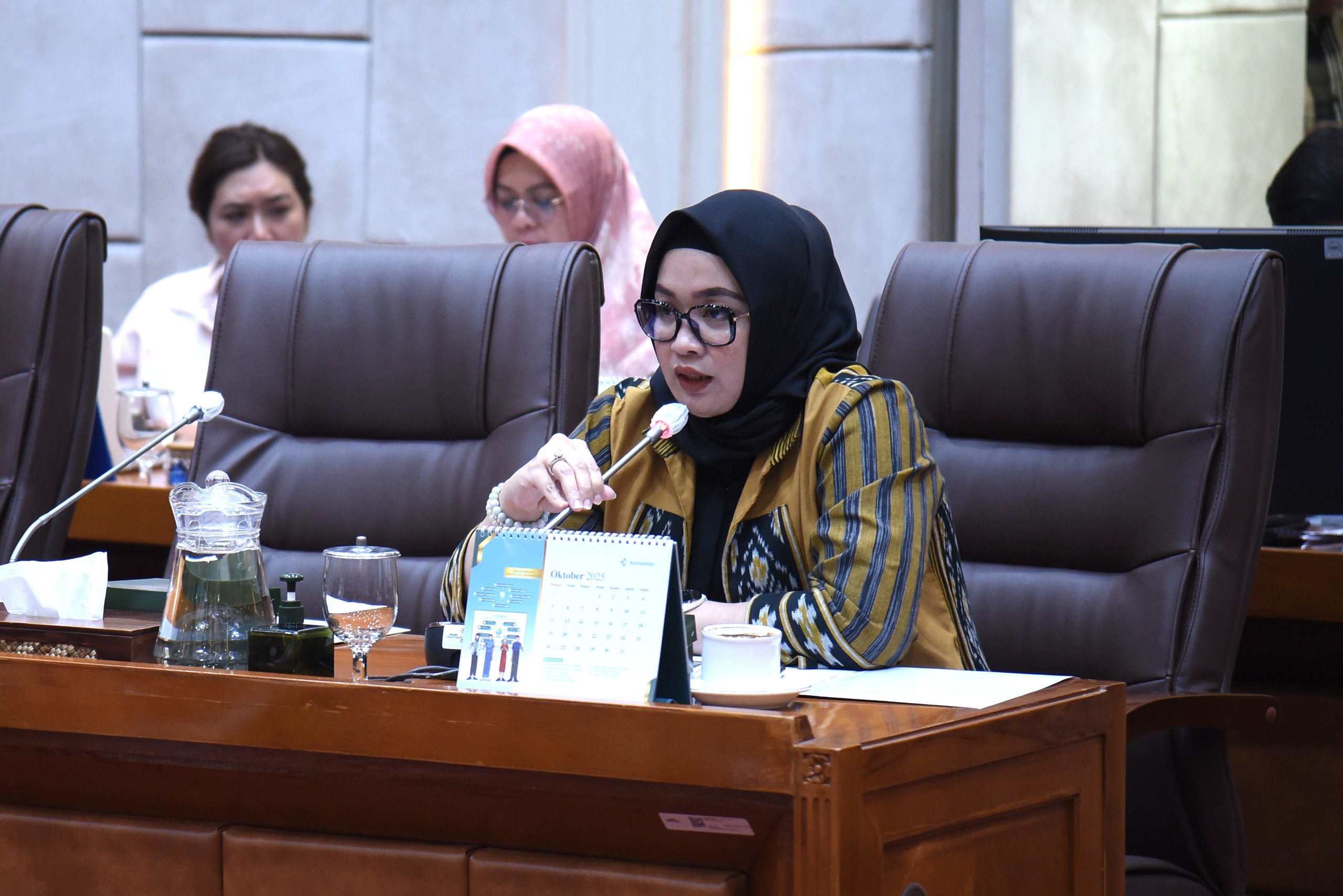 Wakil Ketua Komisi IX DPR RI Putih Sari dalam audiensi dengan GKIA, CISDI dan JPPI terkait penyampaian pandangan serta Rekomendasi terhadap Program Makan Bergizi Gratis di Gedung Nusantara II, Senayan, Jakarta, Senin (22/9/2025). Foto : Geraldi/Andri.